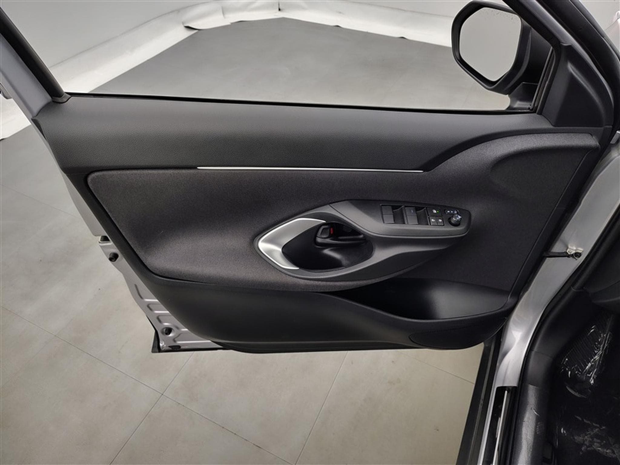 Toyota Yaris Cross 1.5i VVT-i Hybrid Dynamic E-CVT CARPLAY / CLIM (2024) - Photo 17