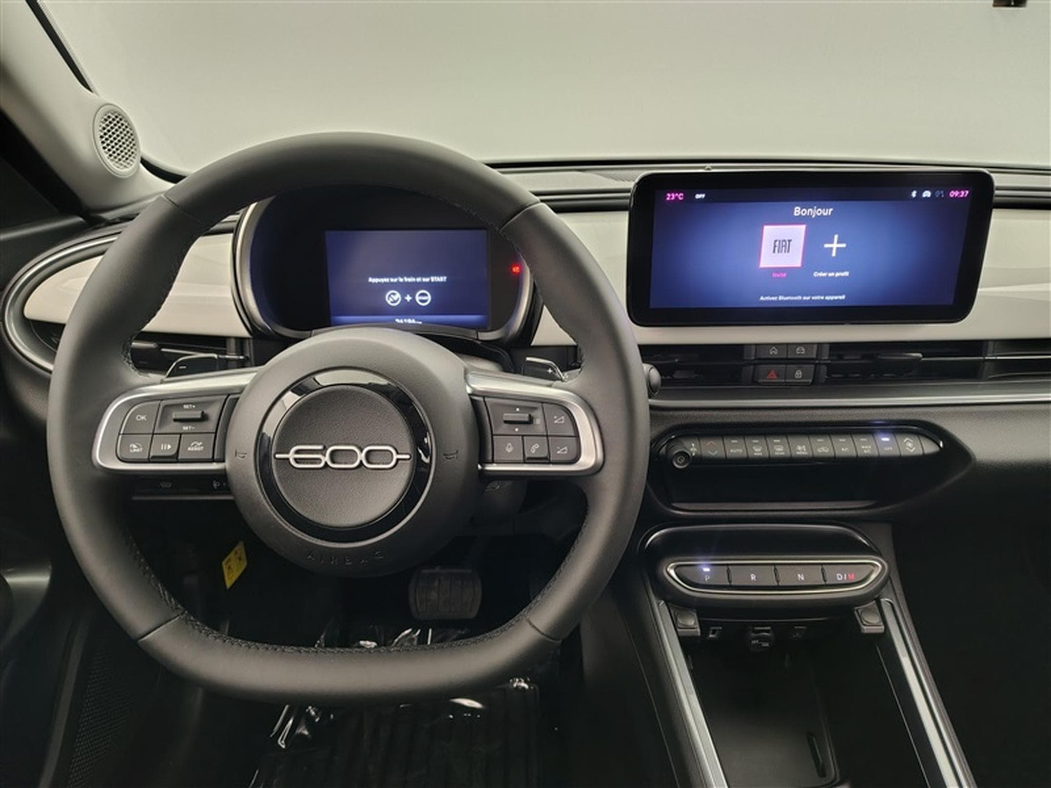 Fiat 600 1.2 Hybrid 136cv DCT Icone NAVI / FULL LED / KEYLESS / CAM (2025) - Photo 9