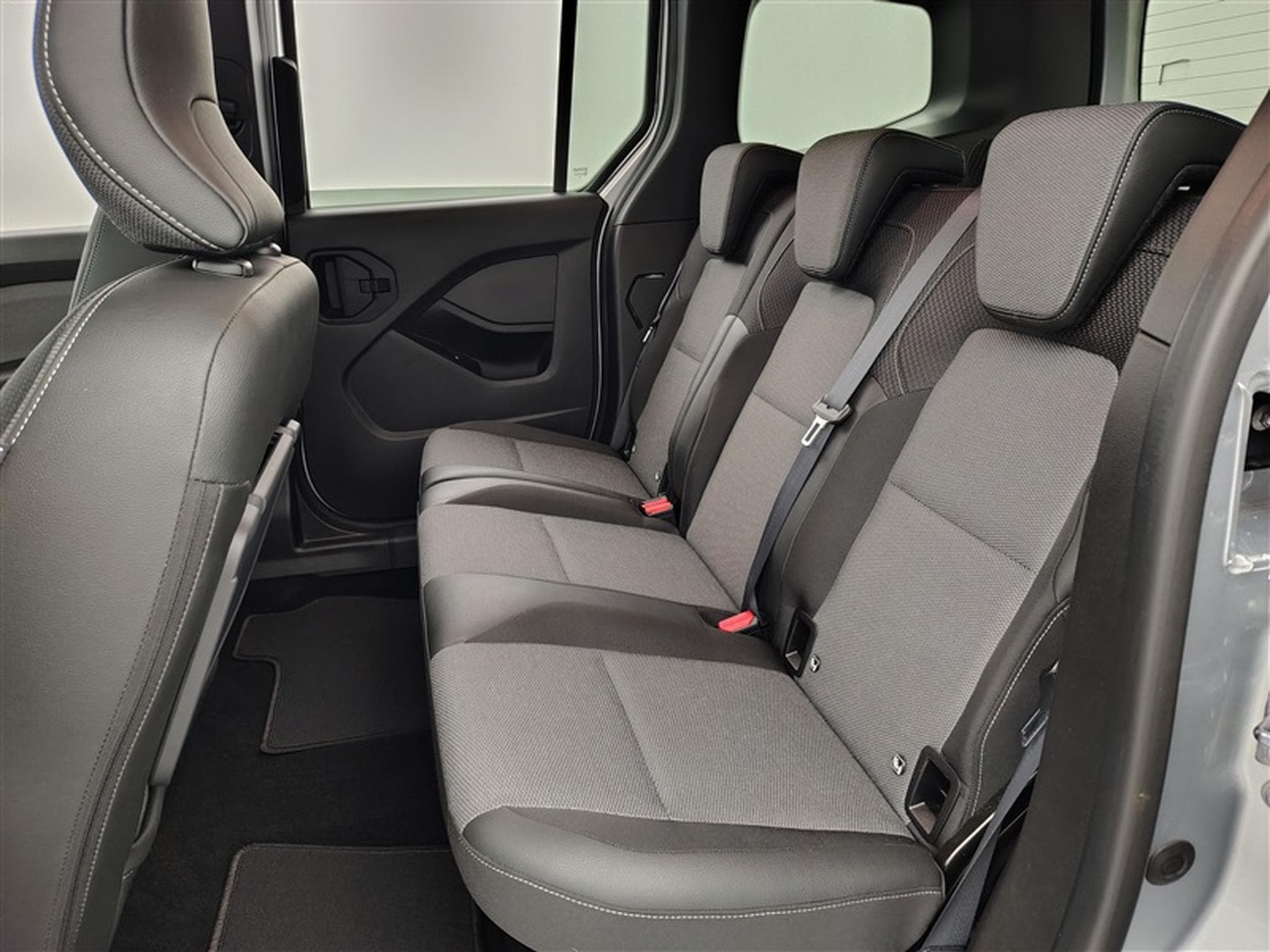 Renault Kangoo 1.3 TCe Techno EDC (2025) - Photo 13