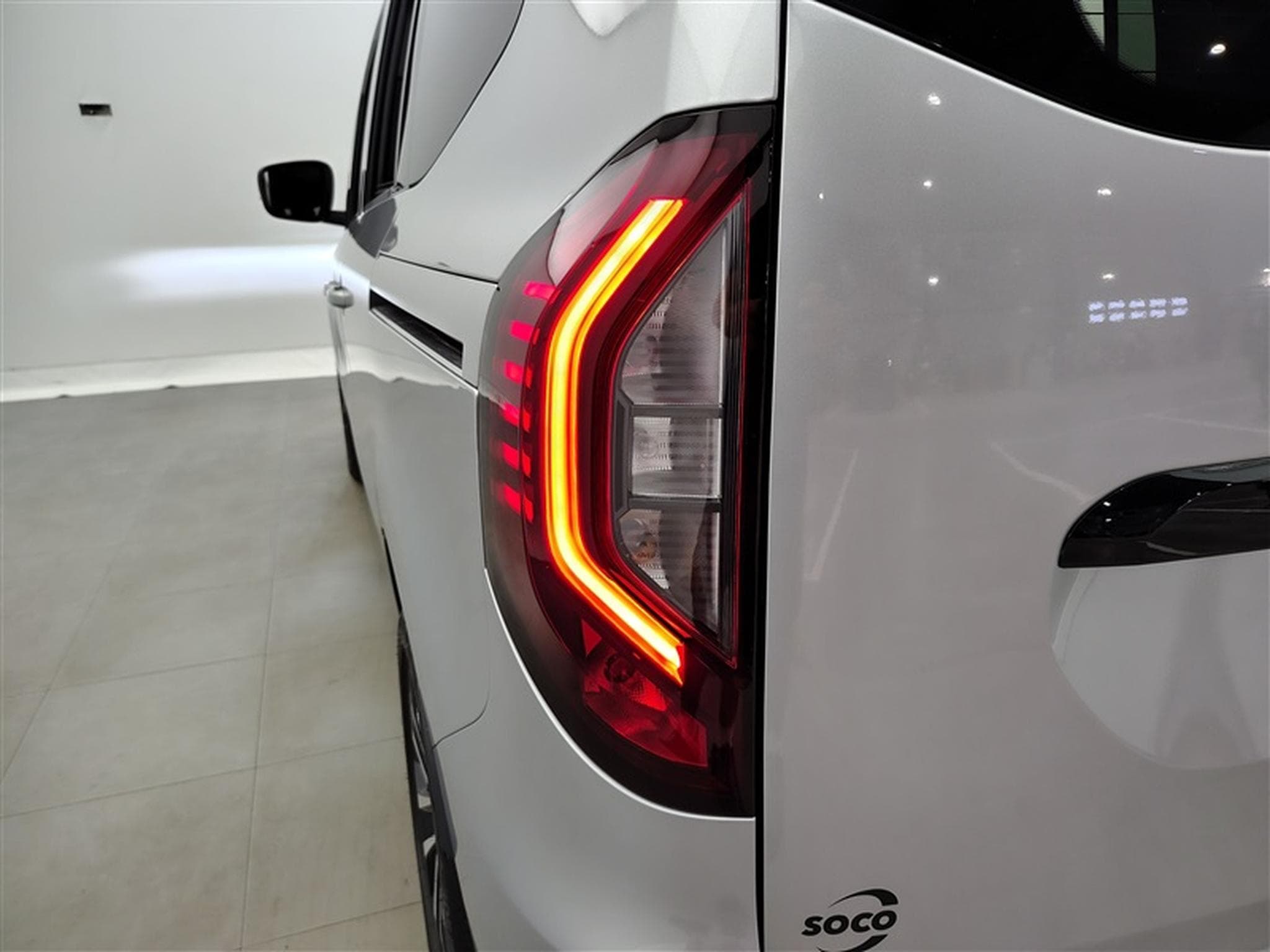 Renault Kangoo 1.3 TCe Techno EDC (2025) - Photo 16