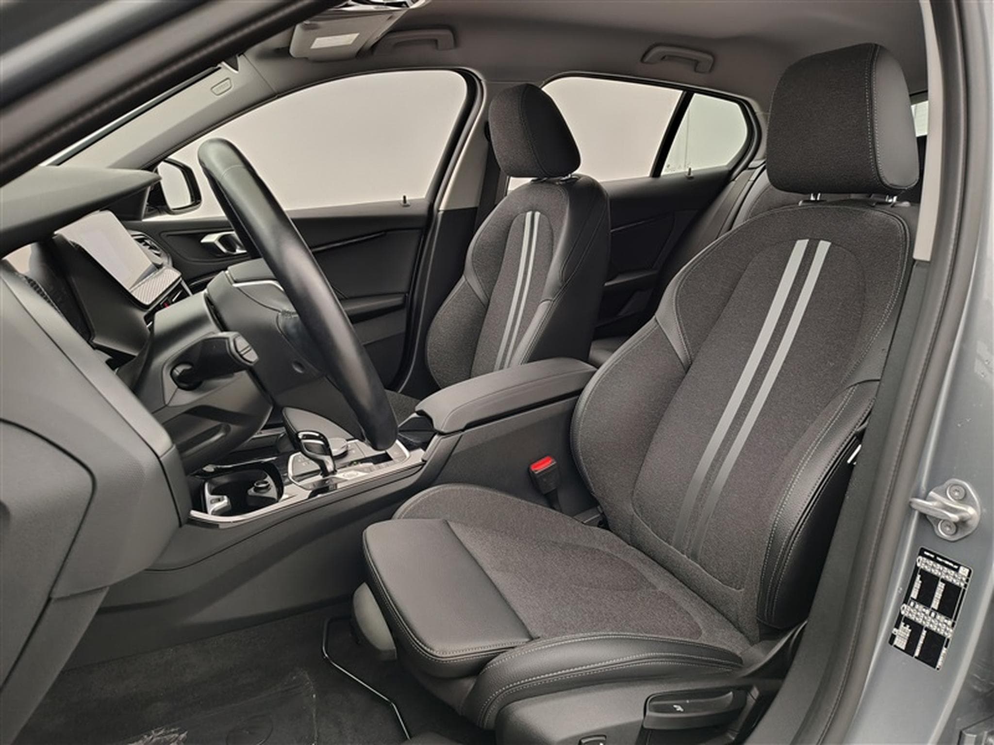 BMW 118 iA Sport Line  Navi / Led / PDC av+ar (2022) - Photo 6
