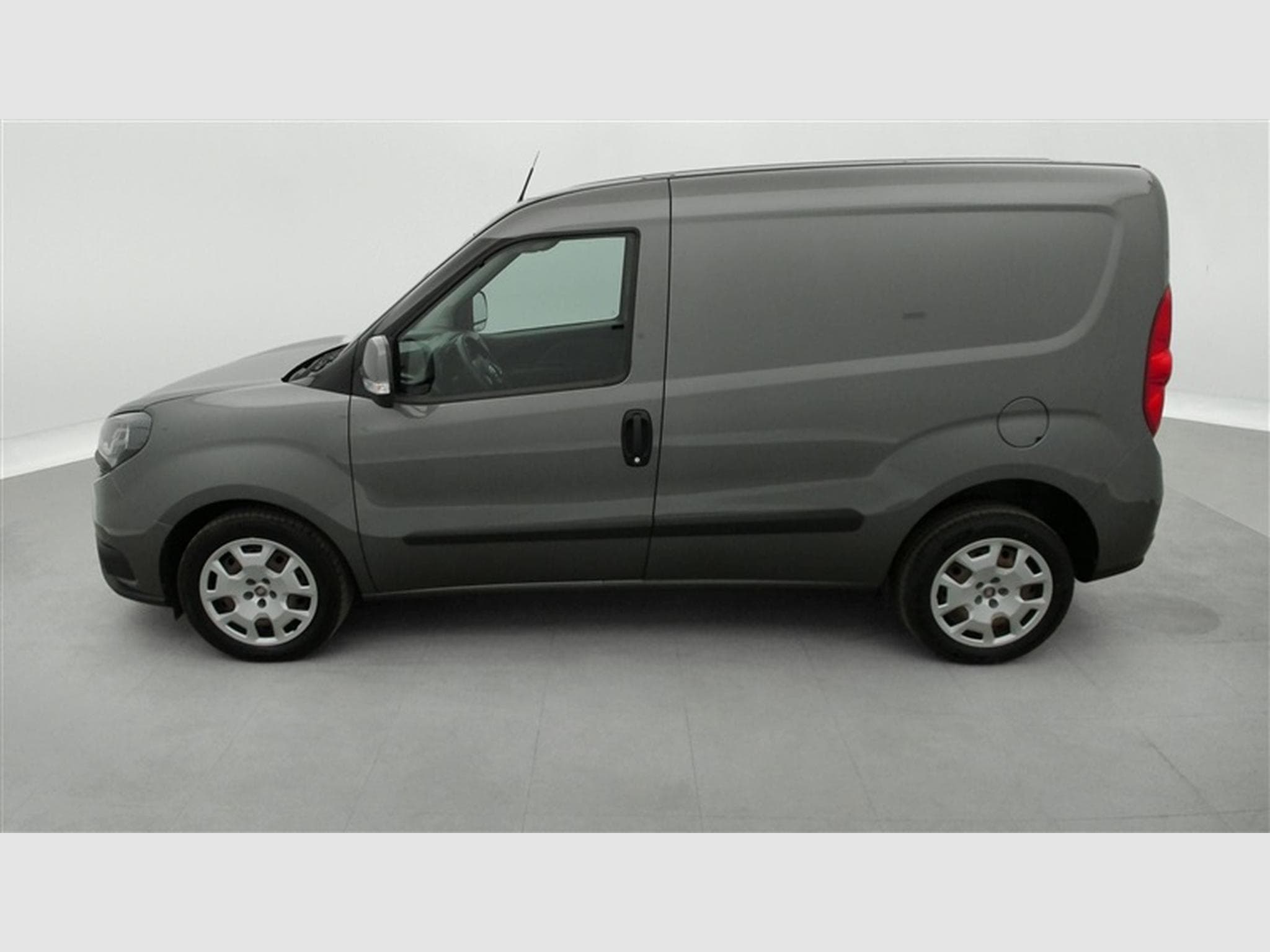 Fiat Doblo 1.6 MJET L1 Cargo 3PL *NAVI/CARPLAY/CAMERA/PDC* (2023) - Photo 3