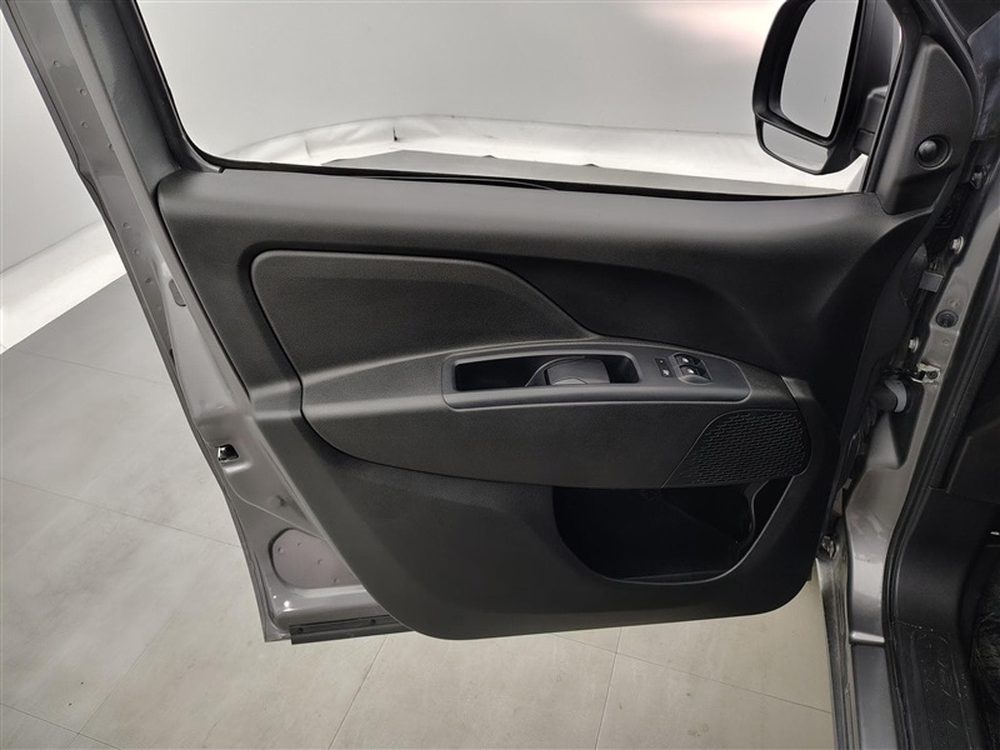 Fiat Doblo 1.6 MJET L1 Cargo 3PL *NAVI/CARPLAY/CAMERA/PDC* (2023) - Photo 17