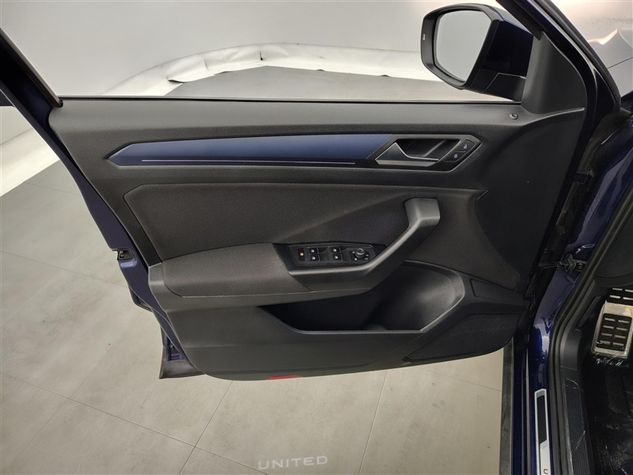 VW T-Roc 1.0 TSI United CARPLAY/CAMERA/SIEGES CH/FULL LED/JA 17" (2021) - Photo 17