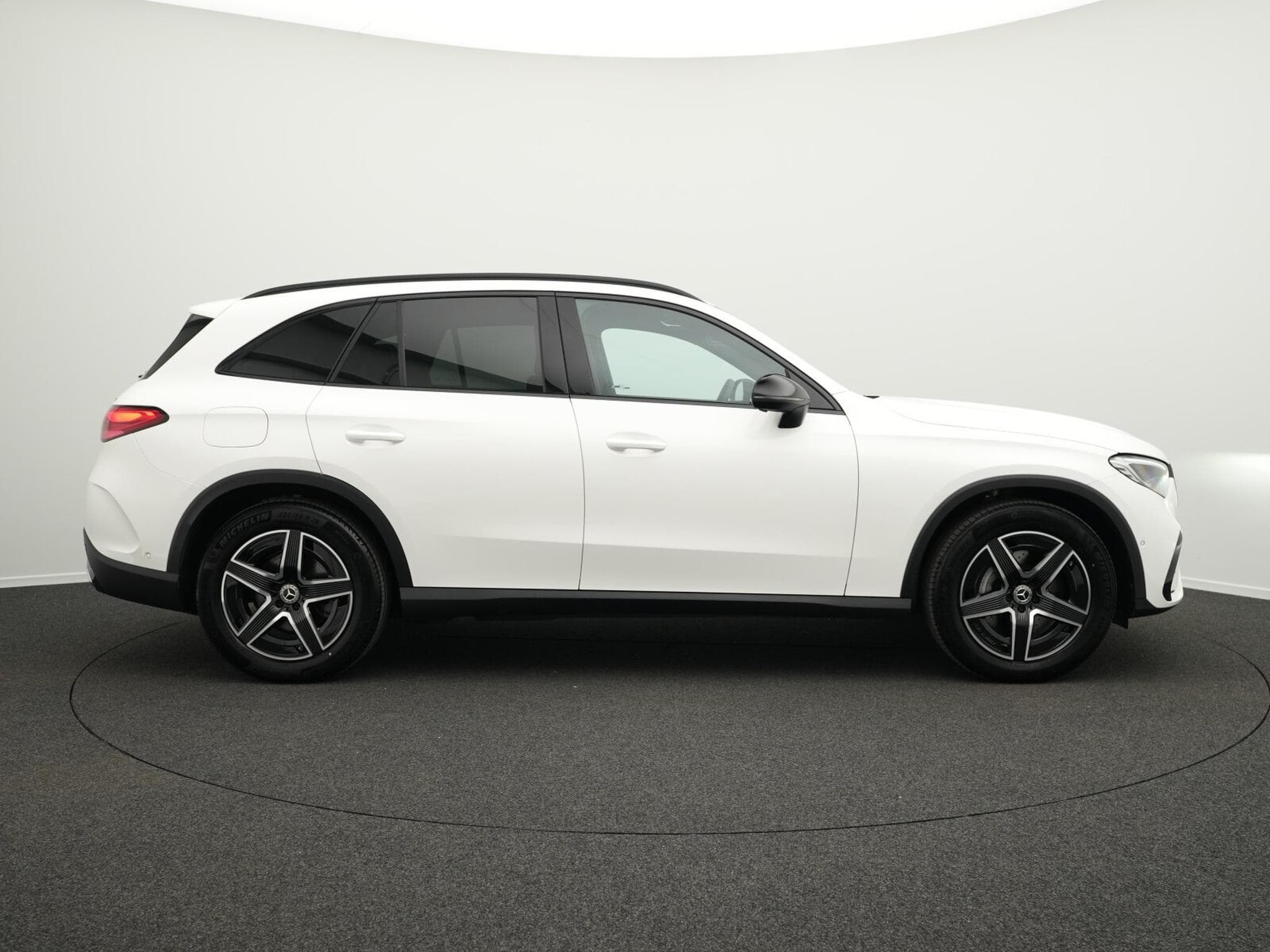 Mercedes GLC 300 d 4M AMG-Line LED+AHK+Night+Memo+Kamera (2024) - Photo 5