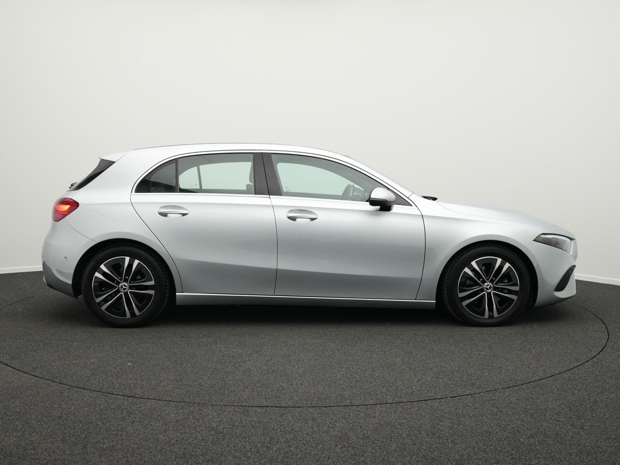Mercedes A 180 d Progressive LED+Kamera+MBUX+Apple (2024) - Photo 5