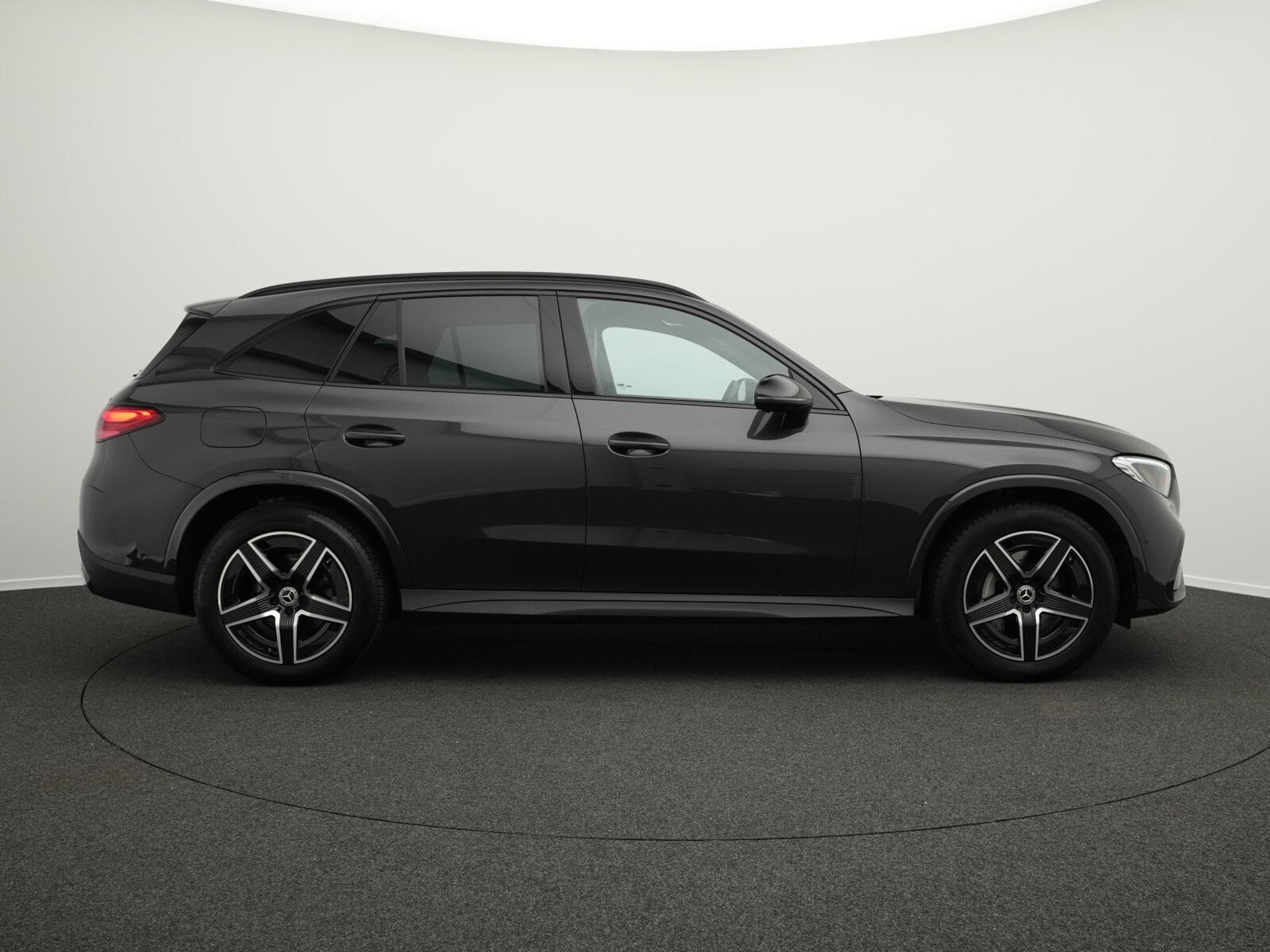 Mercedes GLC 300 d 4M AMG-Line LED+Kamera+AHK+Night+Memo (2025) - Photo 5