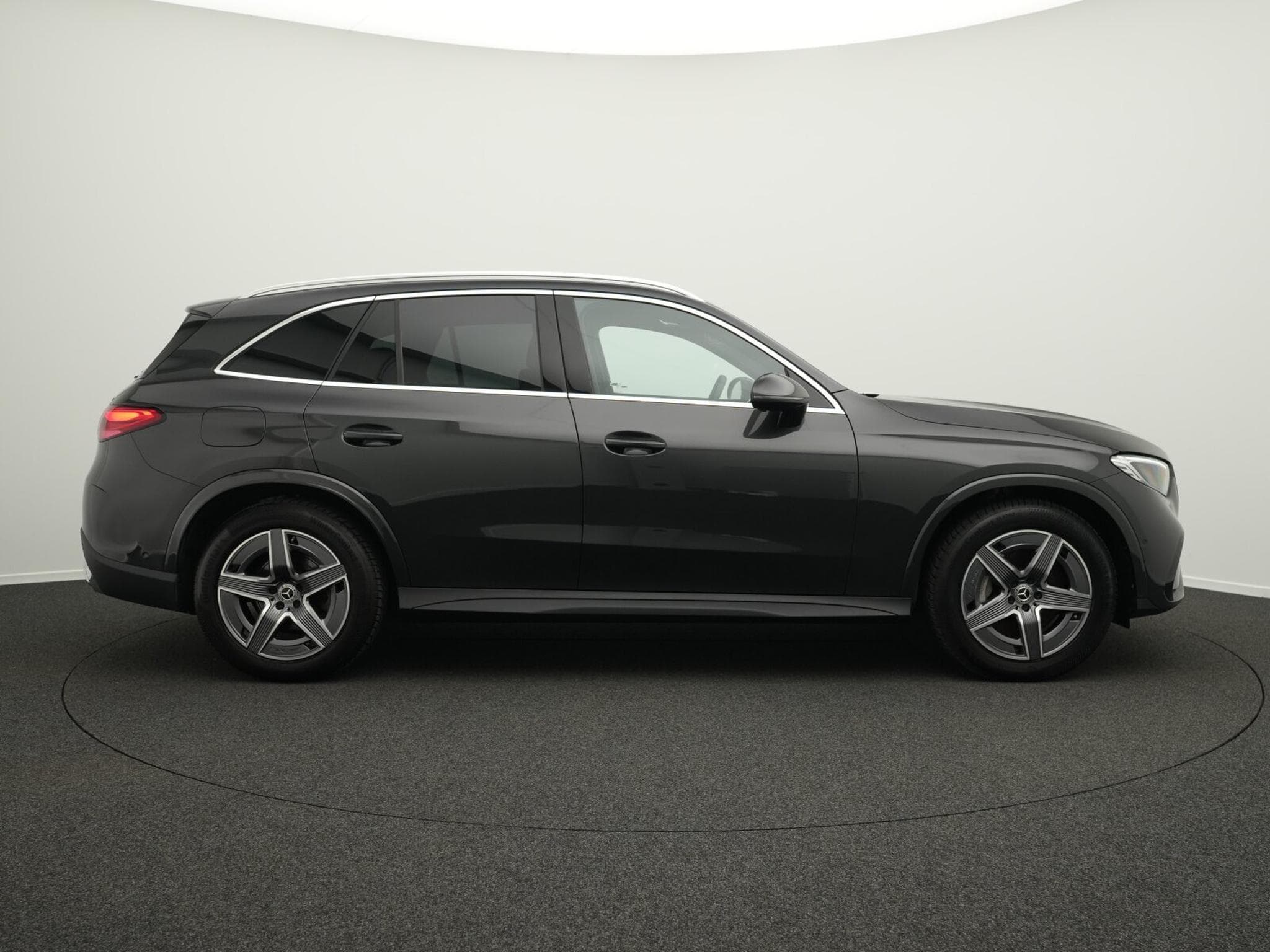 Mercedes GLC 300 d 4M AMG-Line LED+Kamera+Memo+19"+AHK (2025) - Photo 5