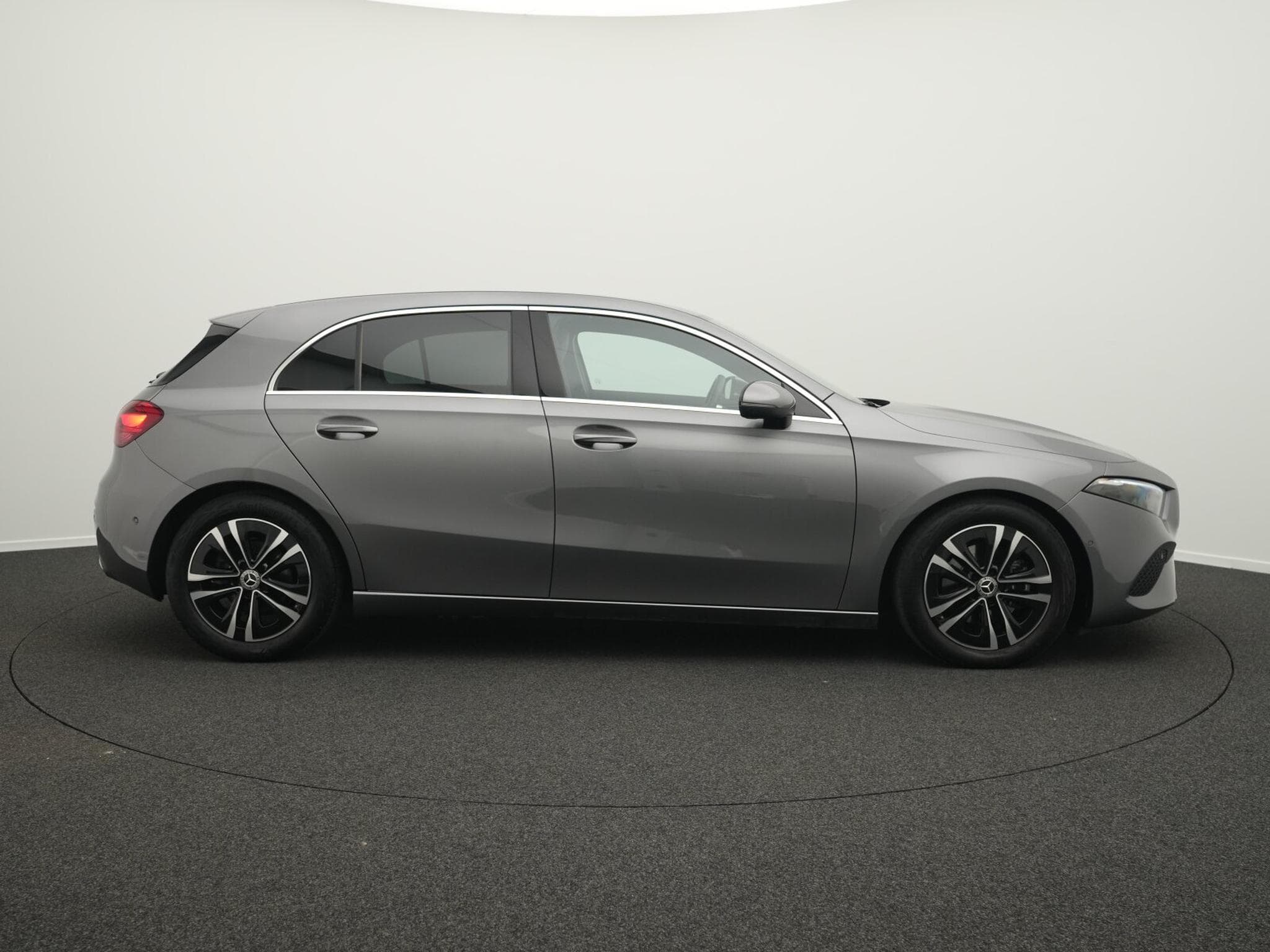 Mercedes A 180 d Progressive LED+Kamera+MBUX (2025) - Photo 5