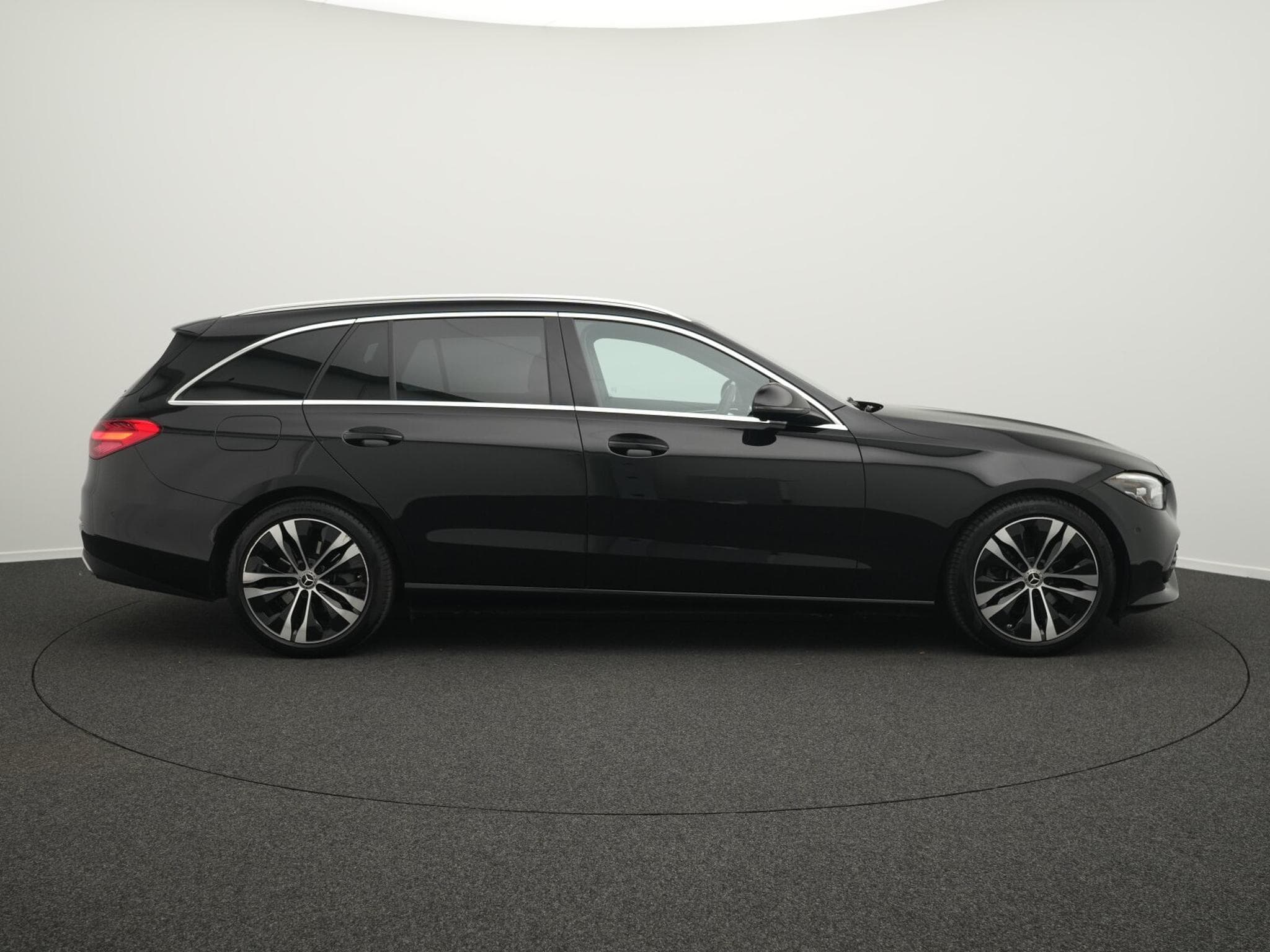 Mercedes C 200 d T. Avantgarde LED+Pano+Memo (2025) - Photo 5