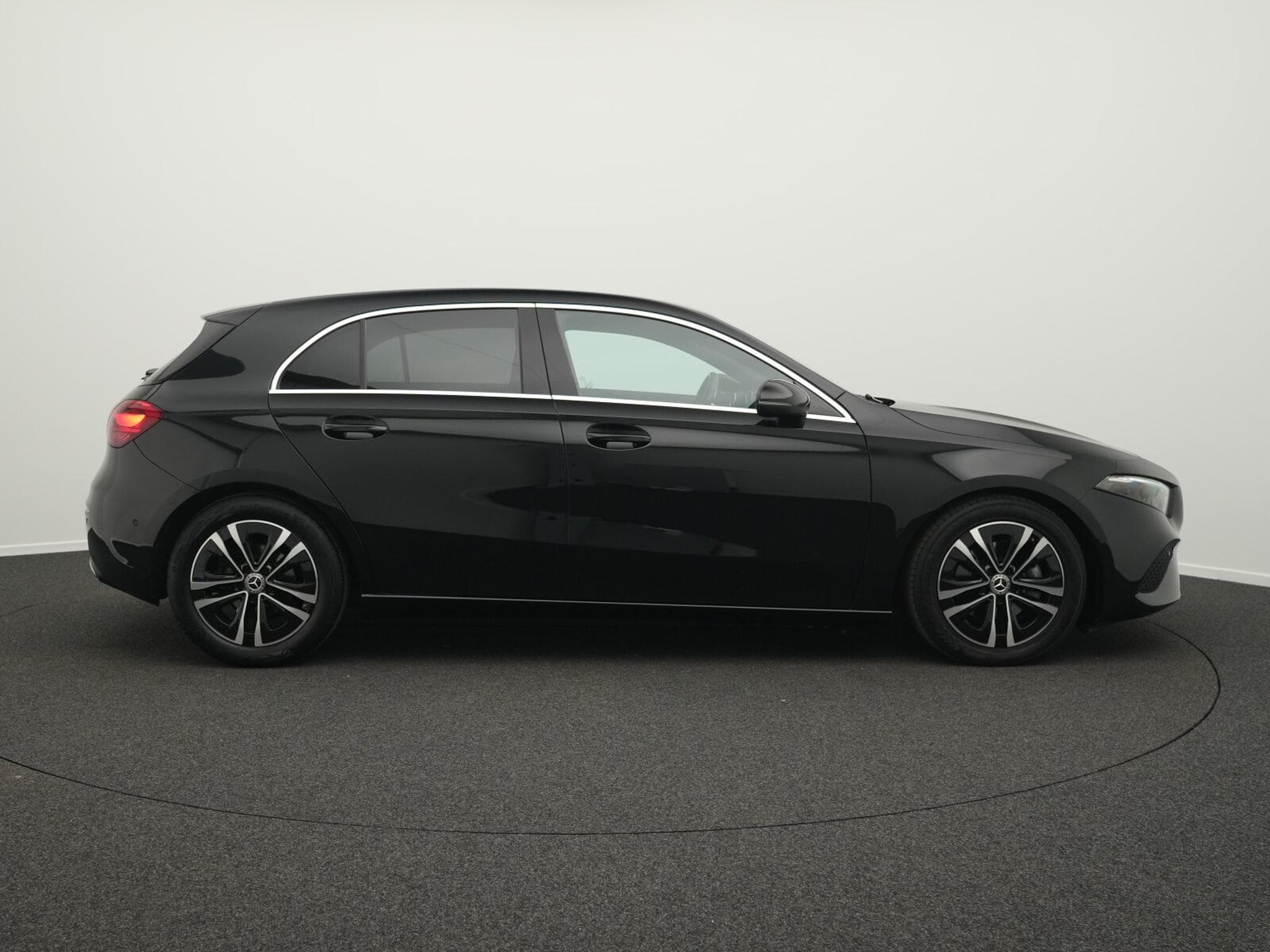 Mercedes A 180 d Progressive LED+Kamera+MBUX (2025) - Photo 5