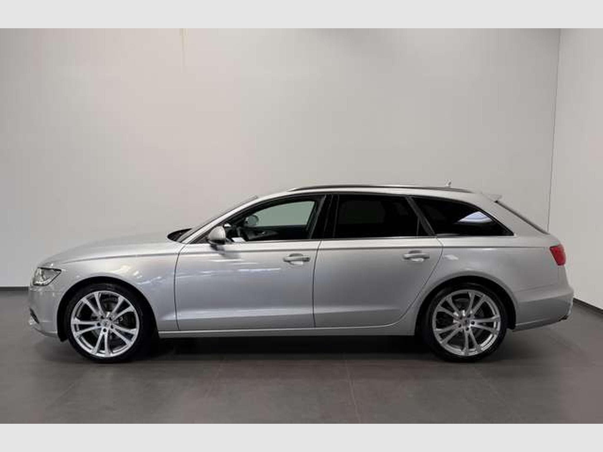 Audi A6 3.0 TDI q. Avant S-Tr *18 *AHK *Leder *BOSE (2013) - Photo 3