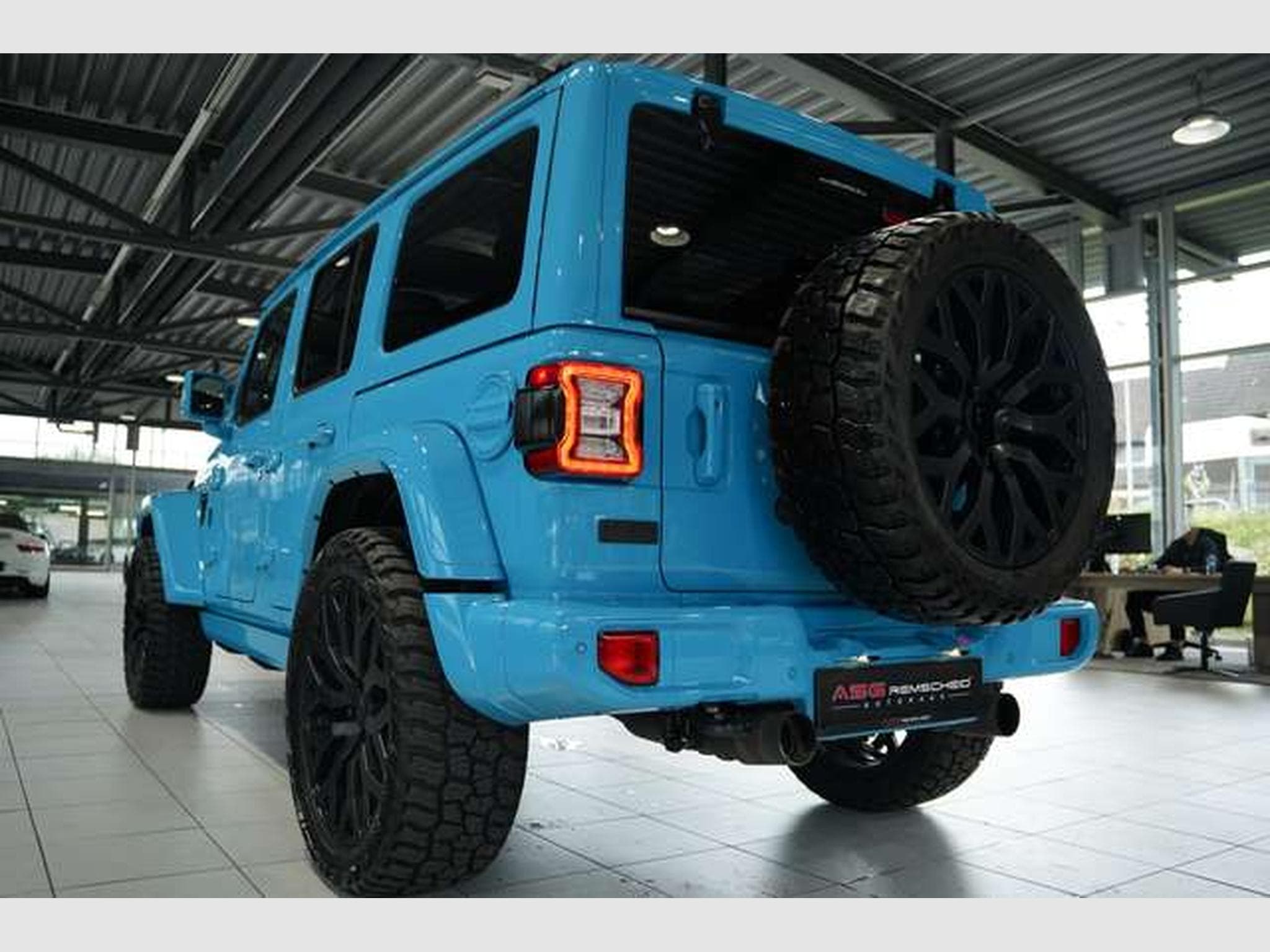 Jeep Wrangler BRUTE 2.0 T-GDI Sahara *1.H *Sonderlack (2025) - Foto 16
