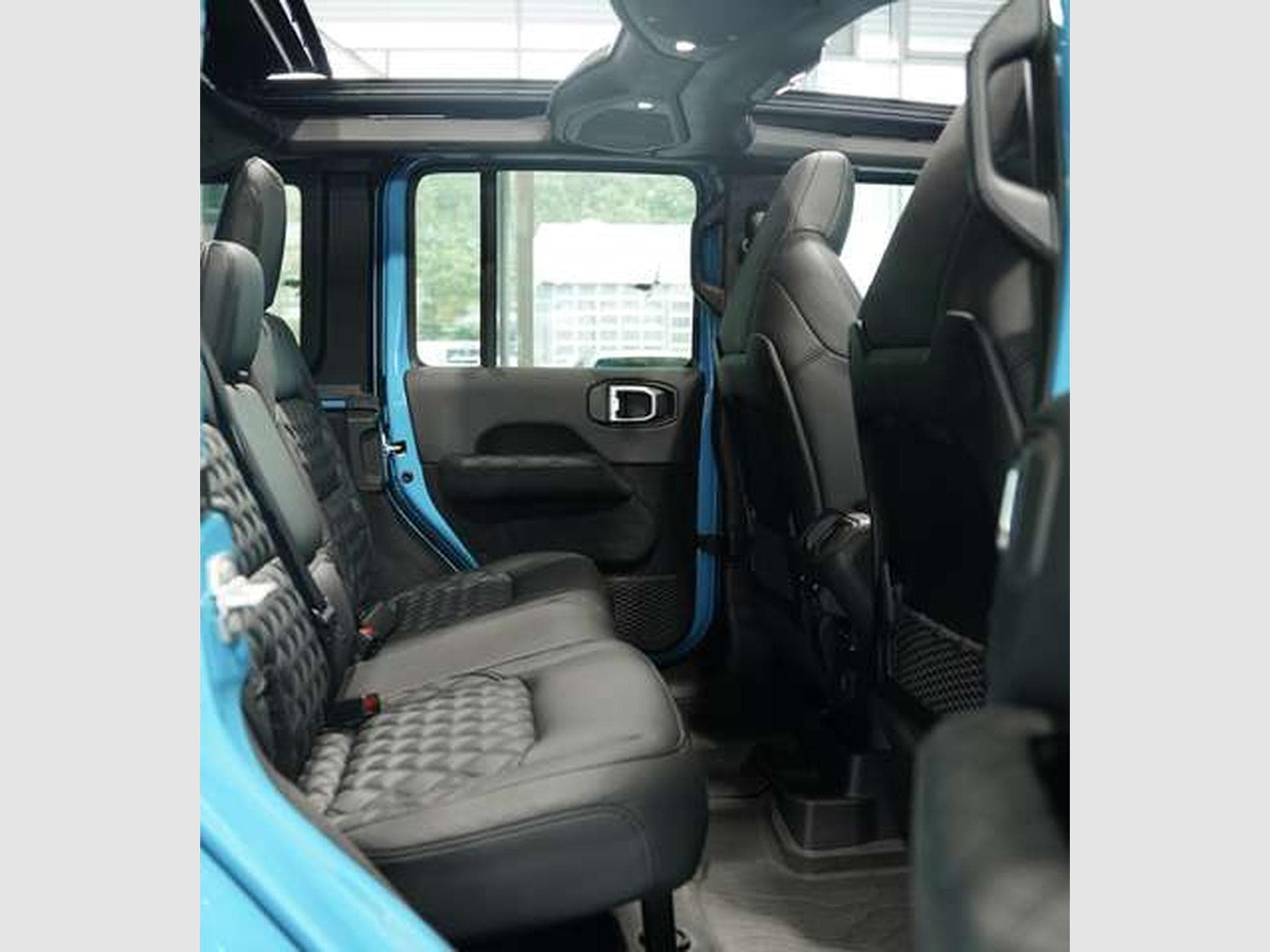 Jeep Wrangler BRUTE 2.0 T-GDI Sahara *1.H *Sonderlack (2025) - Foto 28