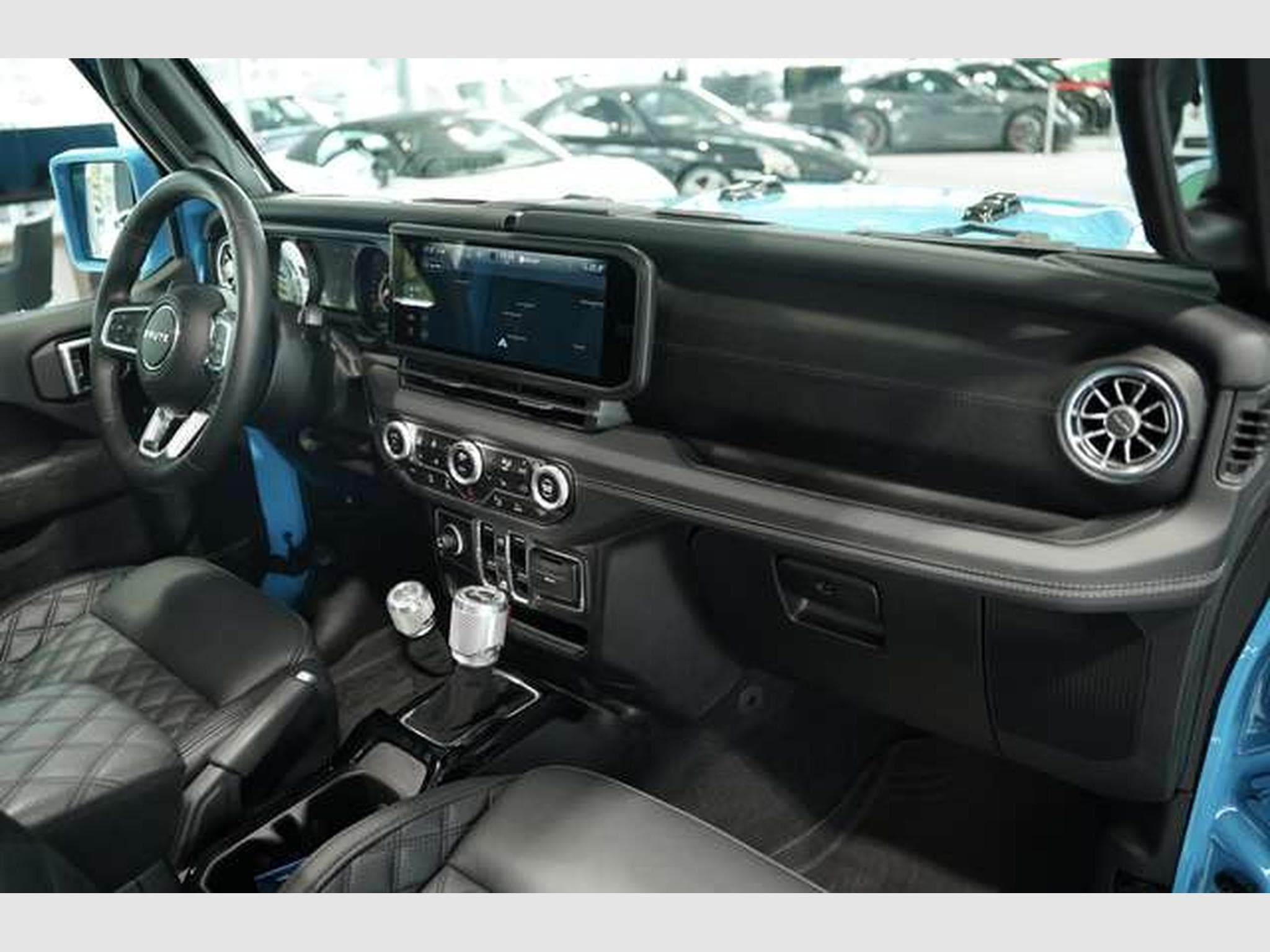 Jeep Wrangler BRUTE 2.0 T-GDI Sahara *1.H *Sonderlack (2025) - Foto 25