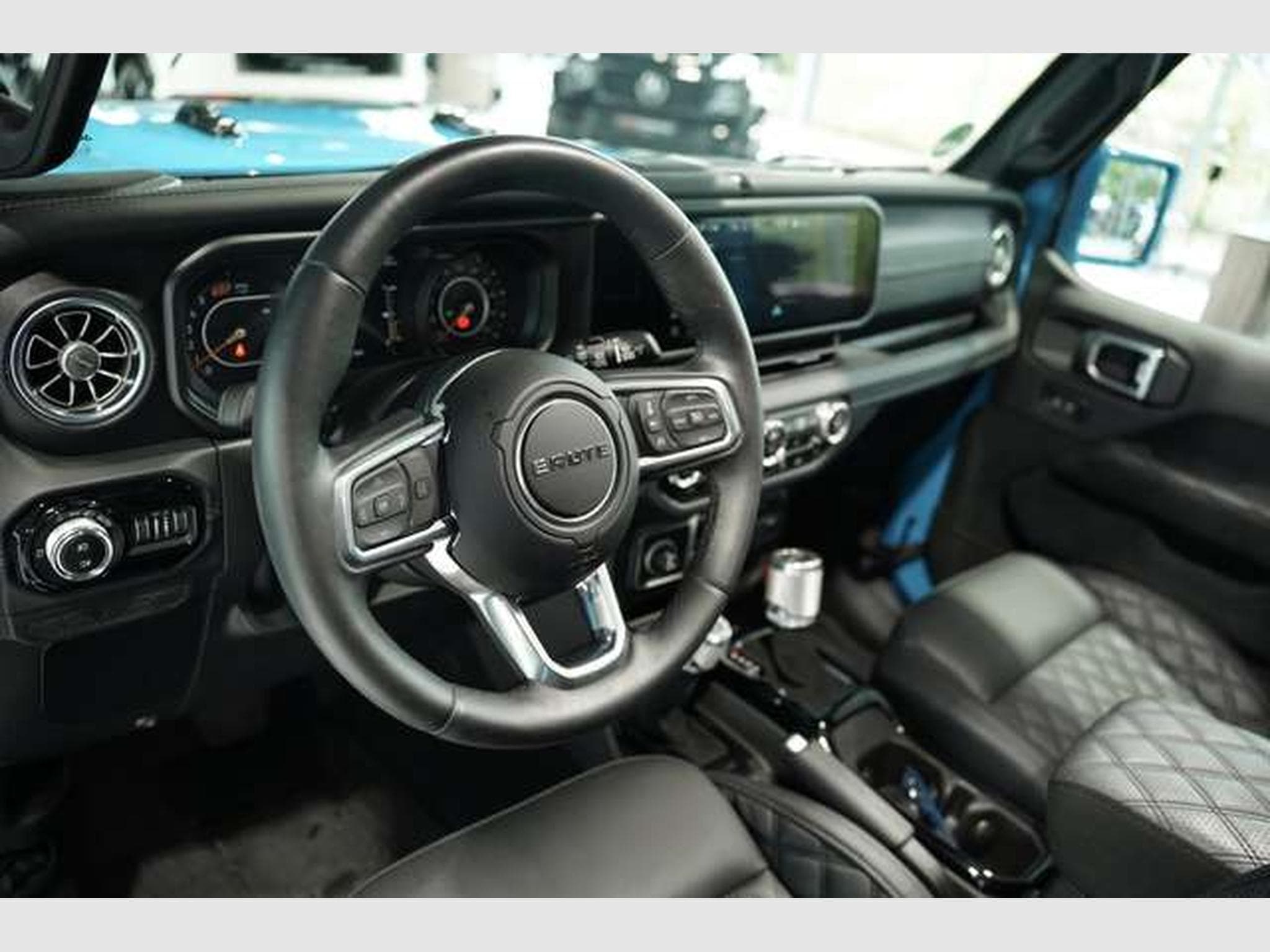 Jeep Wrangler BRUTE 2.0 T-GDI Sahara *1.H *Sonderlack (2025) - Foto 34