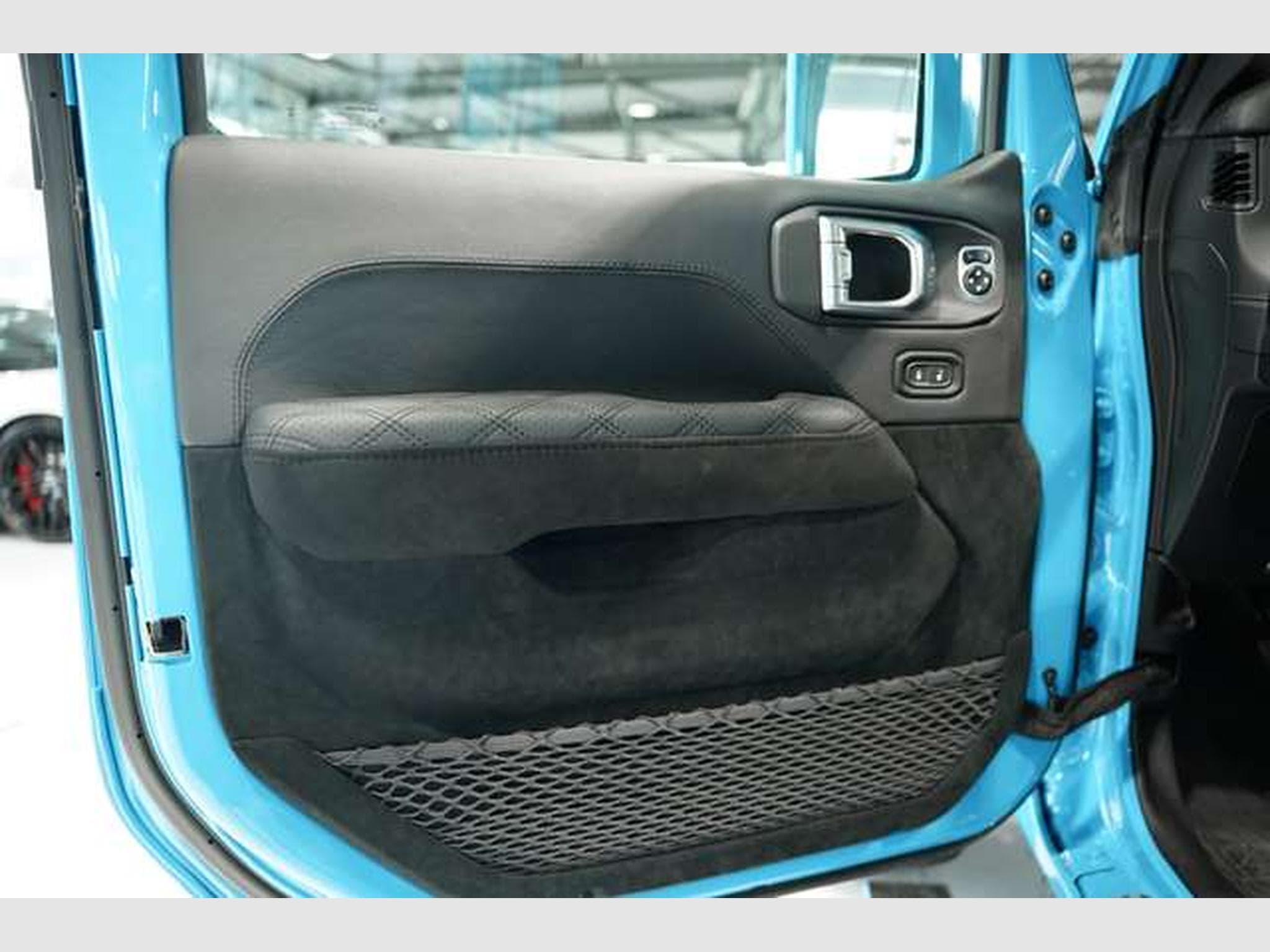 Jeep Wrangler BRUTE 2.0 T-GDI Sahara *1.H *Sonderlack (2025) - Foto 48