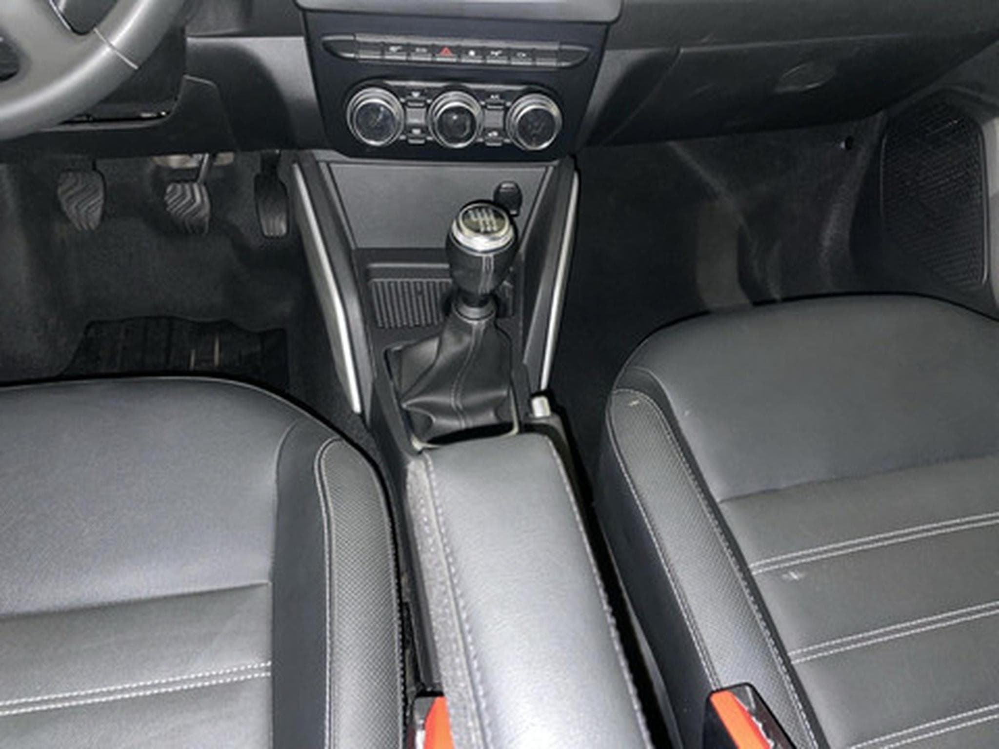 Dacia Duster 1.5 DCi DUSTER 85kW (2021) - Photo 10