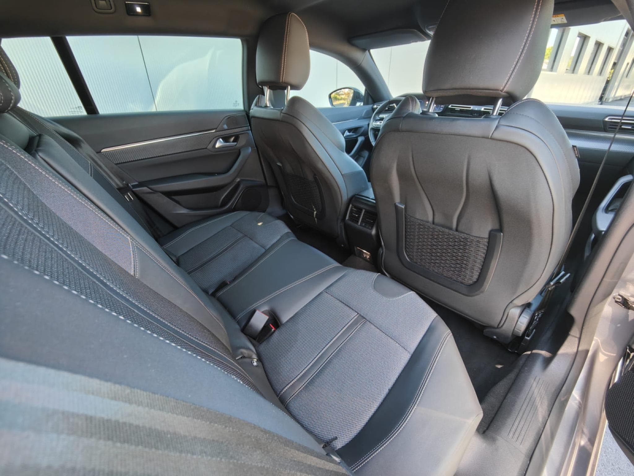 Peugeot 508 1.5 HDI ALLURE EAT8 CARPLAY CAMERA 360 PHARES LED (2024) - Photo 8