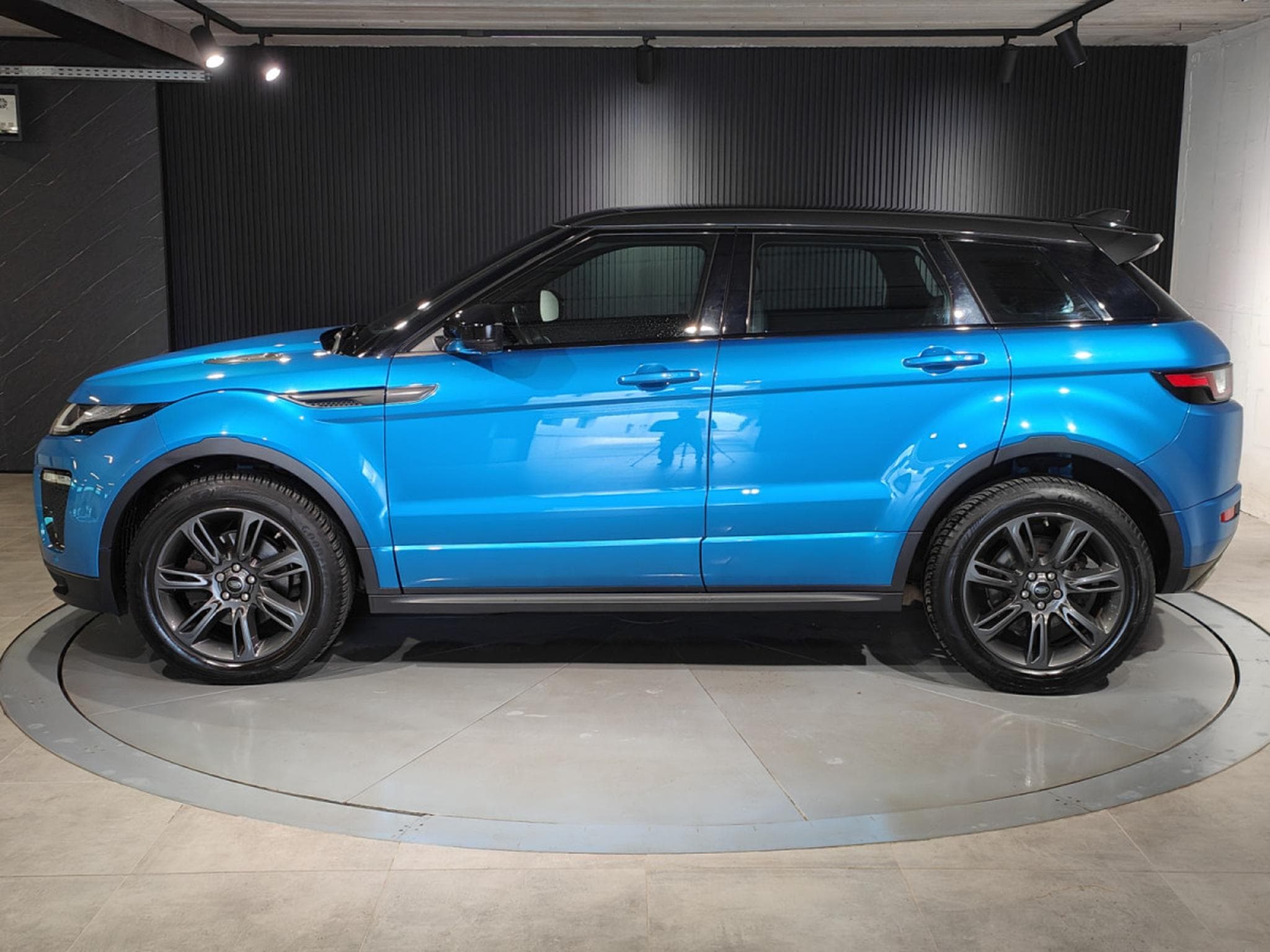 Land-Rover Range Rover Evoque 2.0 TD4 AWD CARPLAY GPS TOIT PANO CAMERA (2018) - Photo 5