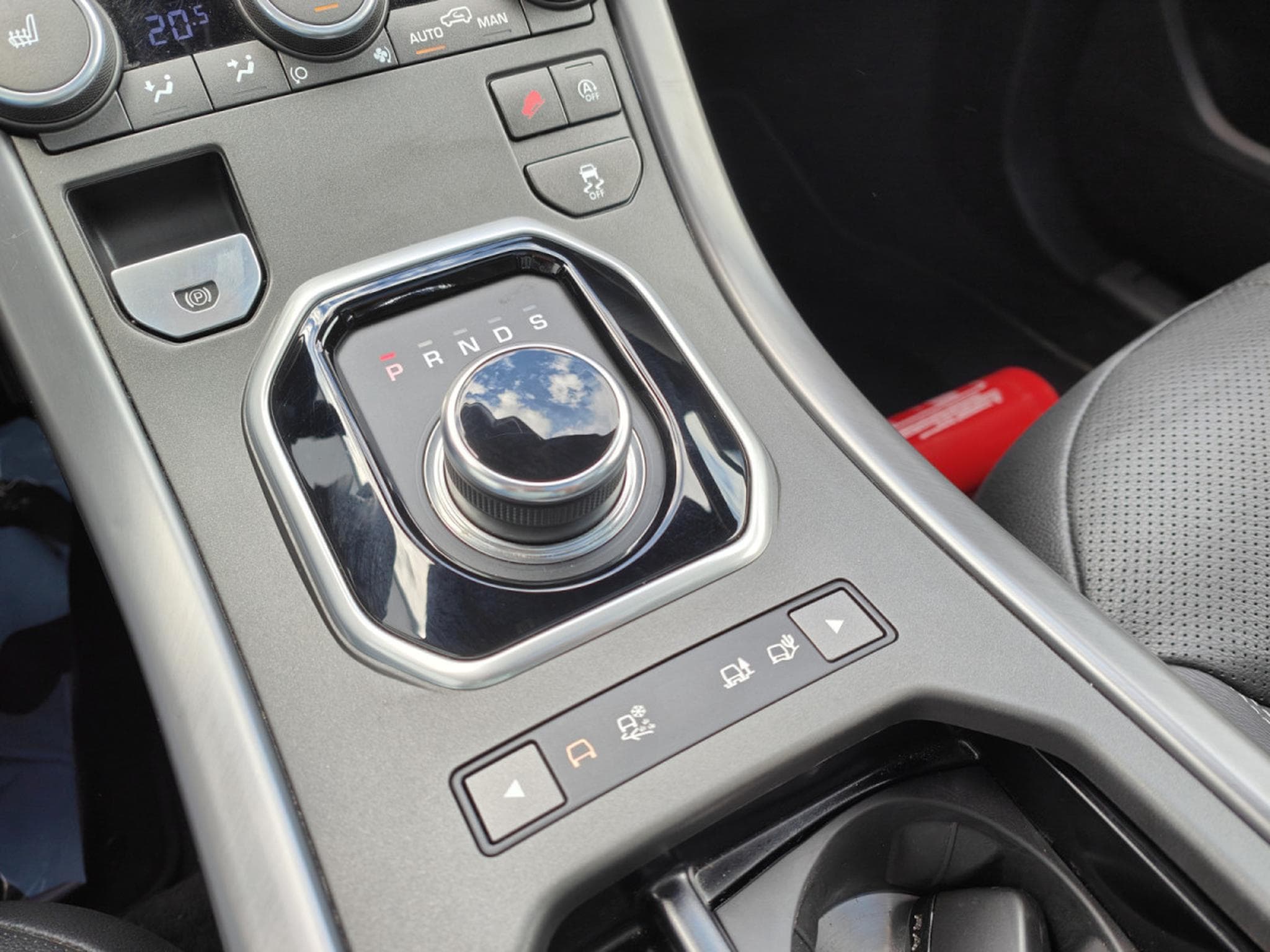 Land-Rover Range Rover Evoque 2.0 TD4 AWD CARPLAY GPS TOIT PANO CAMERA (2018) - Photo 17