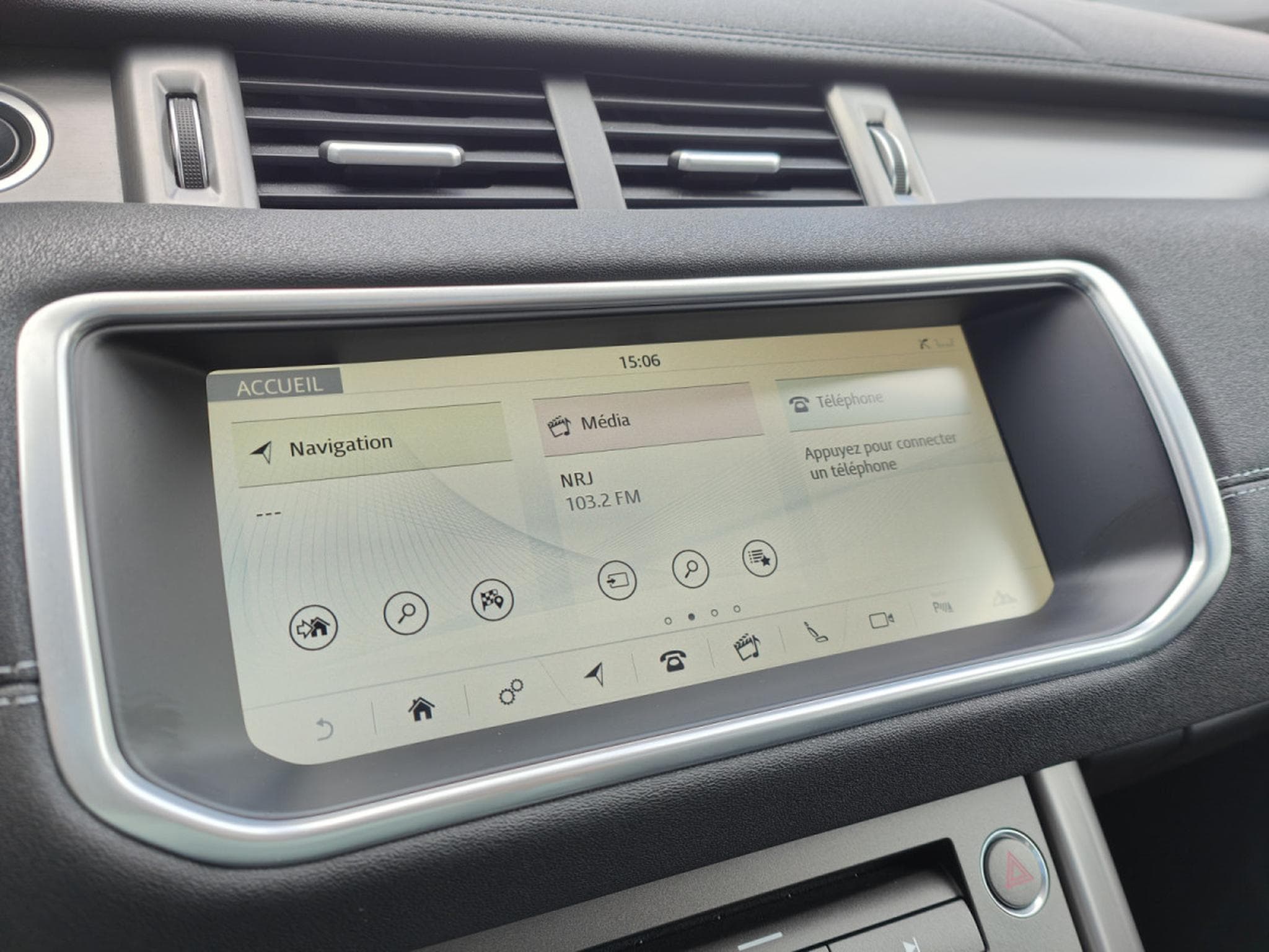 Land-Rover Range Rover Evoque 2.0 TD4 AWD CARPLAY GPS TOIT PANO CAMERA (2018) - Photo 19