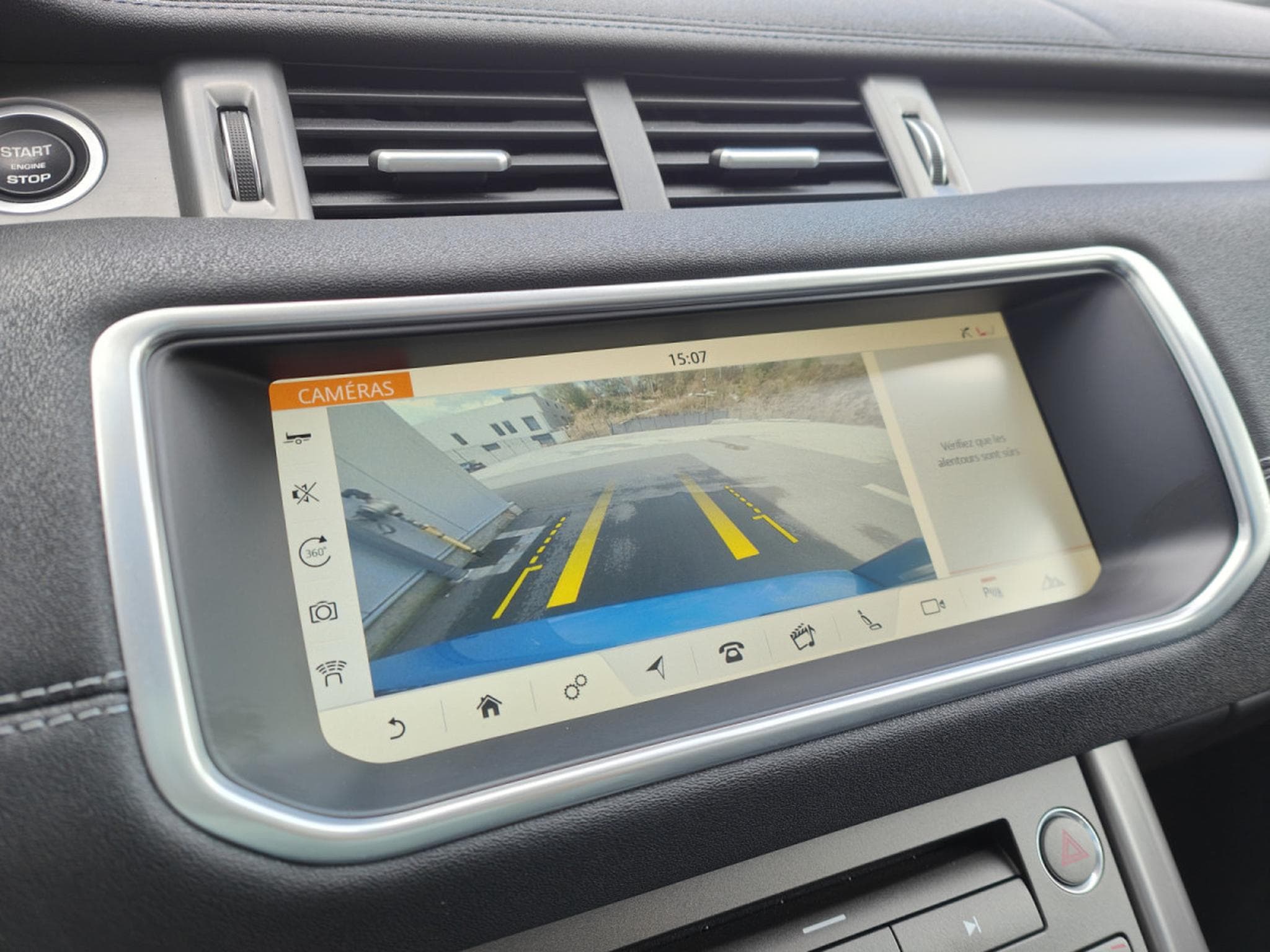 Land-Rover Range Rover Evoque 2.0 TD4 AWD CARPLAY GPS TOIT PANO CAMERA (2018) - Photo 22