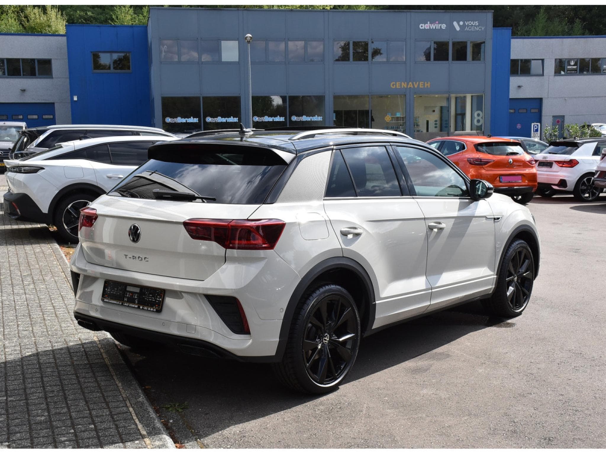 VW T-Roc 1.5 TSI R-Line DSG PANO TRAVEL SIDE CAM PARK ATT RMQ 1° MAIN (2024) - Foto 4