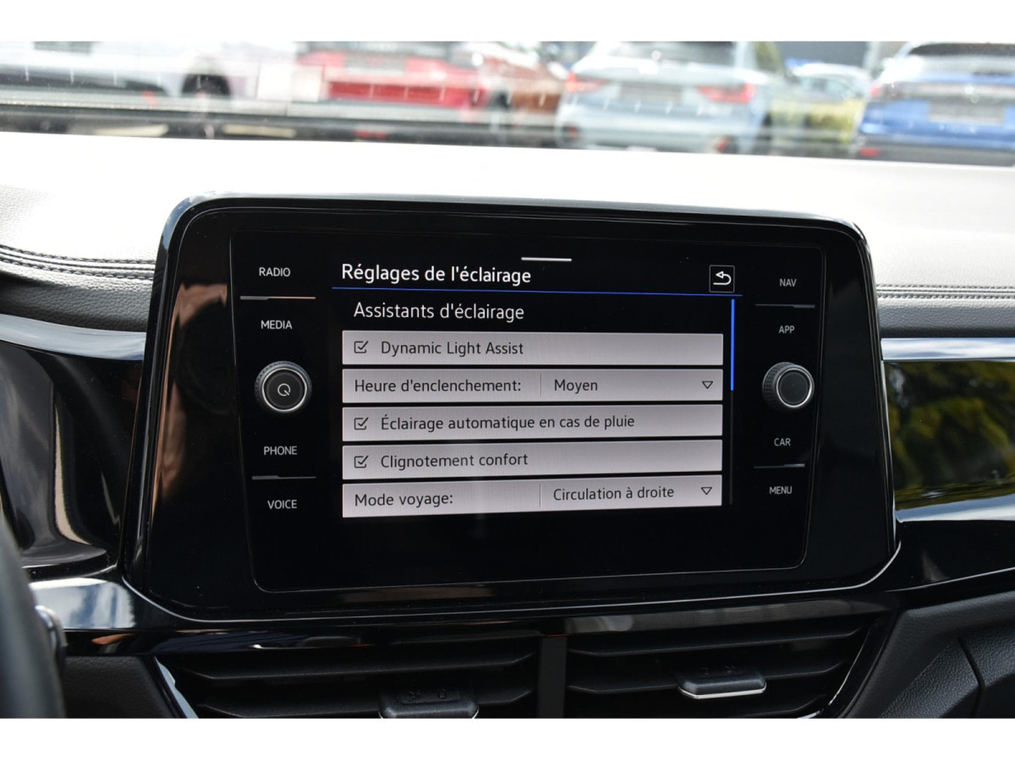 VW T-Roc 1.5 TSI R-Line DSG PANO TRAVEL SIDE CAM PARK ATT RMQ 1° MAIN (2024) - Foto 14
