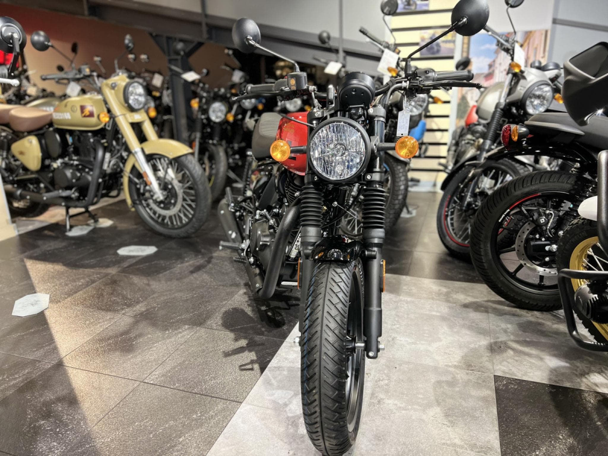 Royal Enfield Hunter 350 REBEL RED (2026) - Photo 2