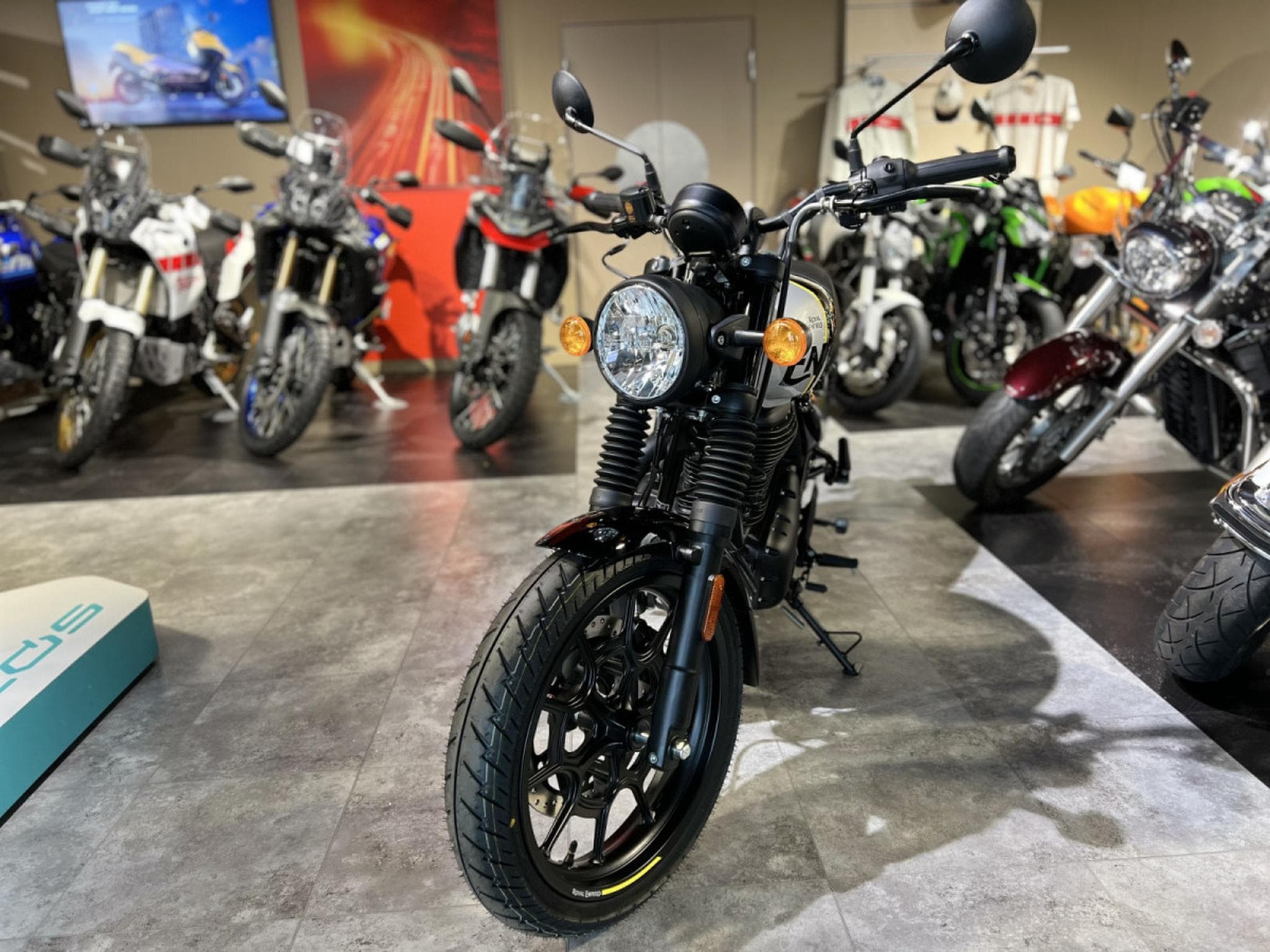 Royal Enfield Hunter 350 REBEL BLACK (2026) - Photo 2
