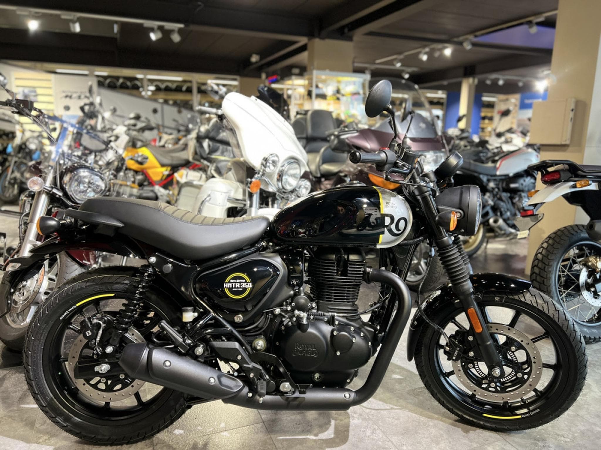 Royal Enfield Hunter 350 REBEL BLACK (2026) - Photo 1