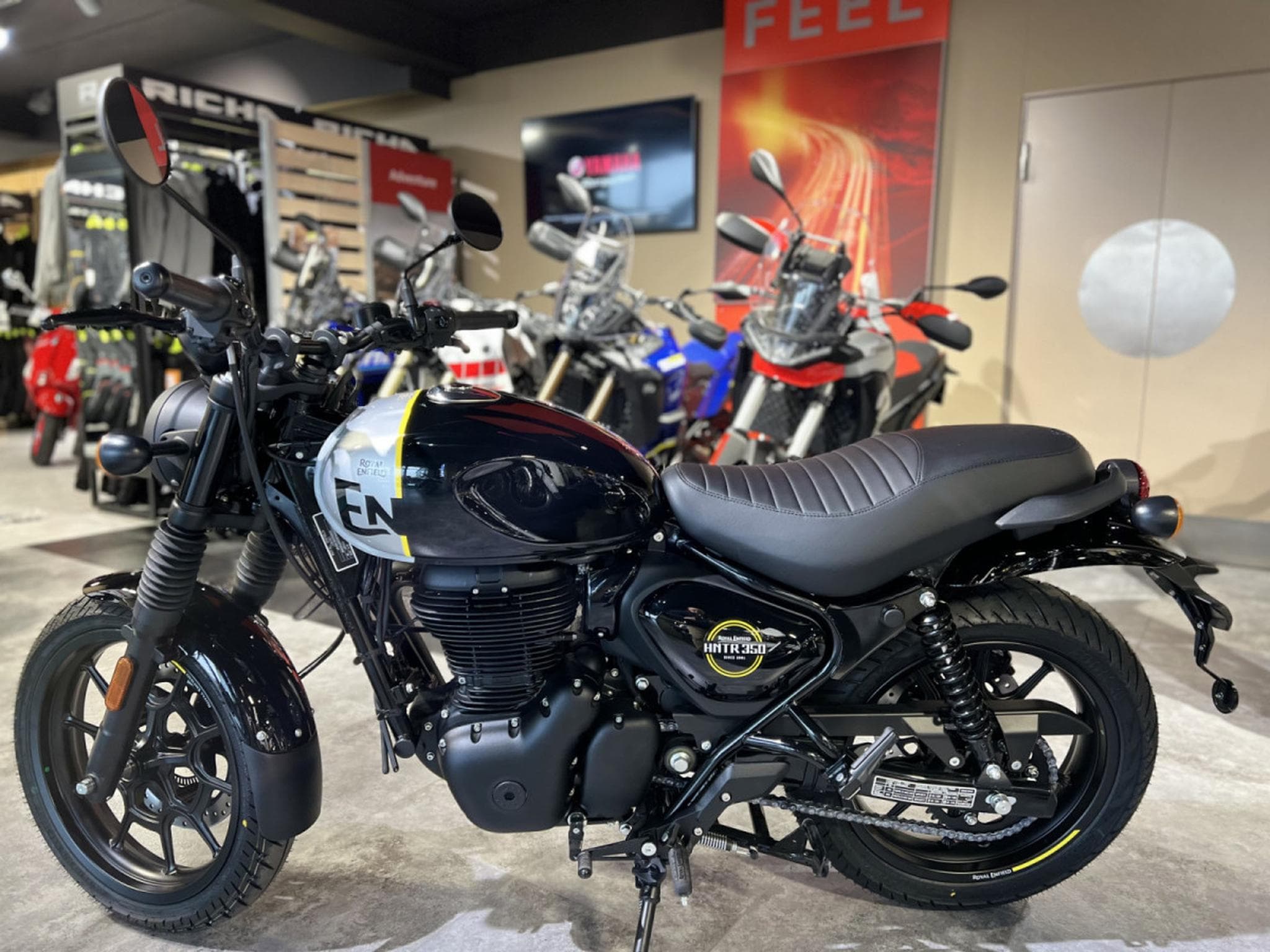 Royal Enfield Hunter 350 REBEL BLACK (2026) - Photo 5