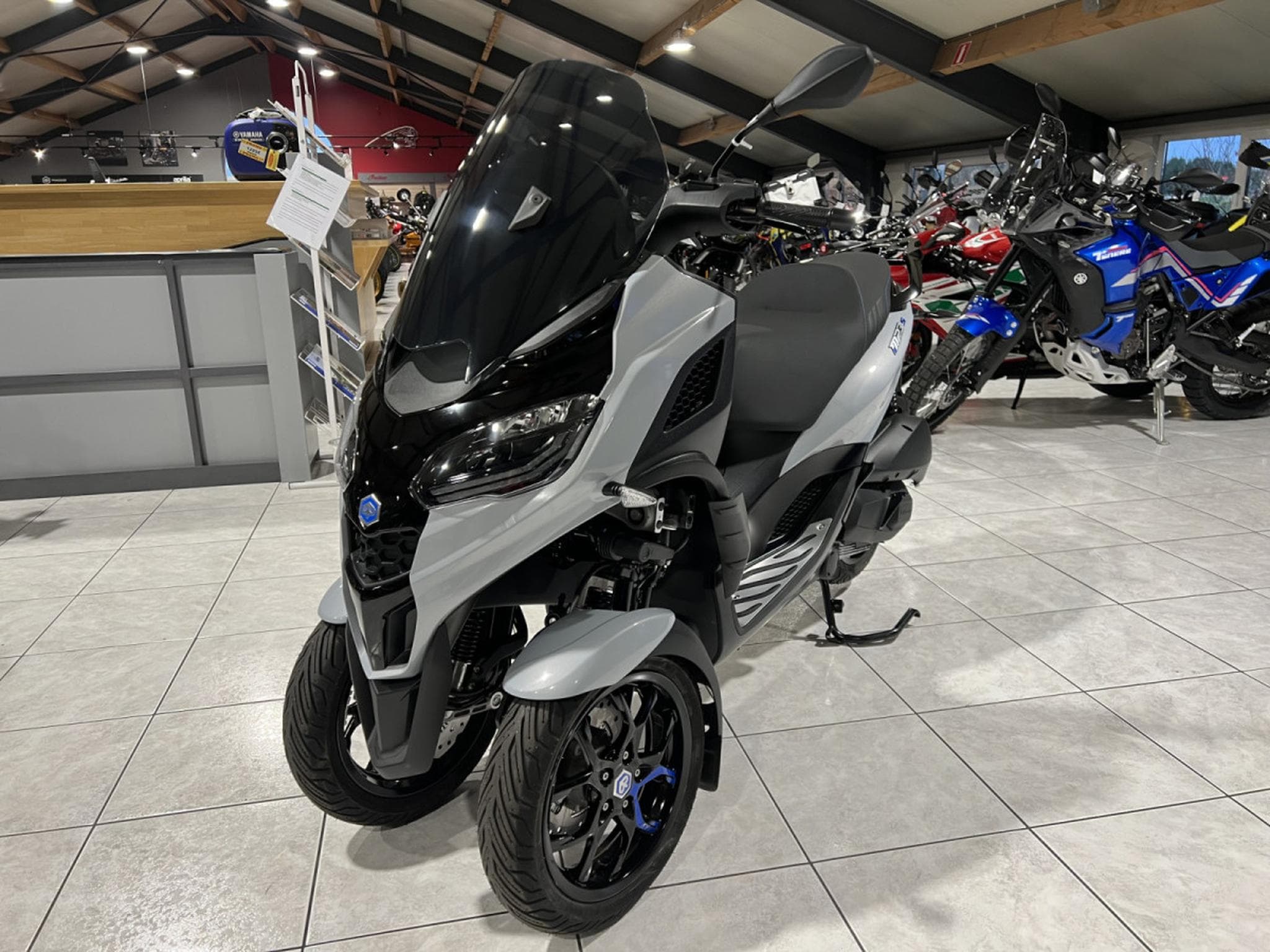 Piaggio MP3 310 SPORT (2026) - Photo 2