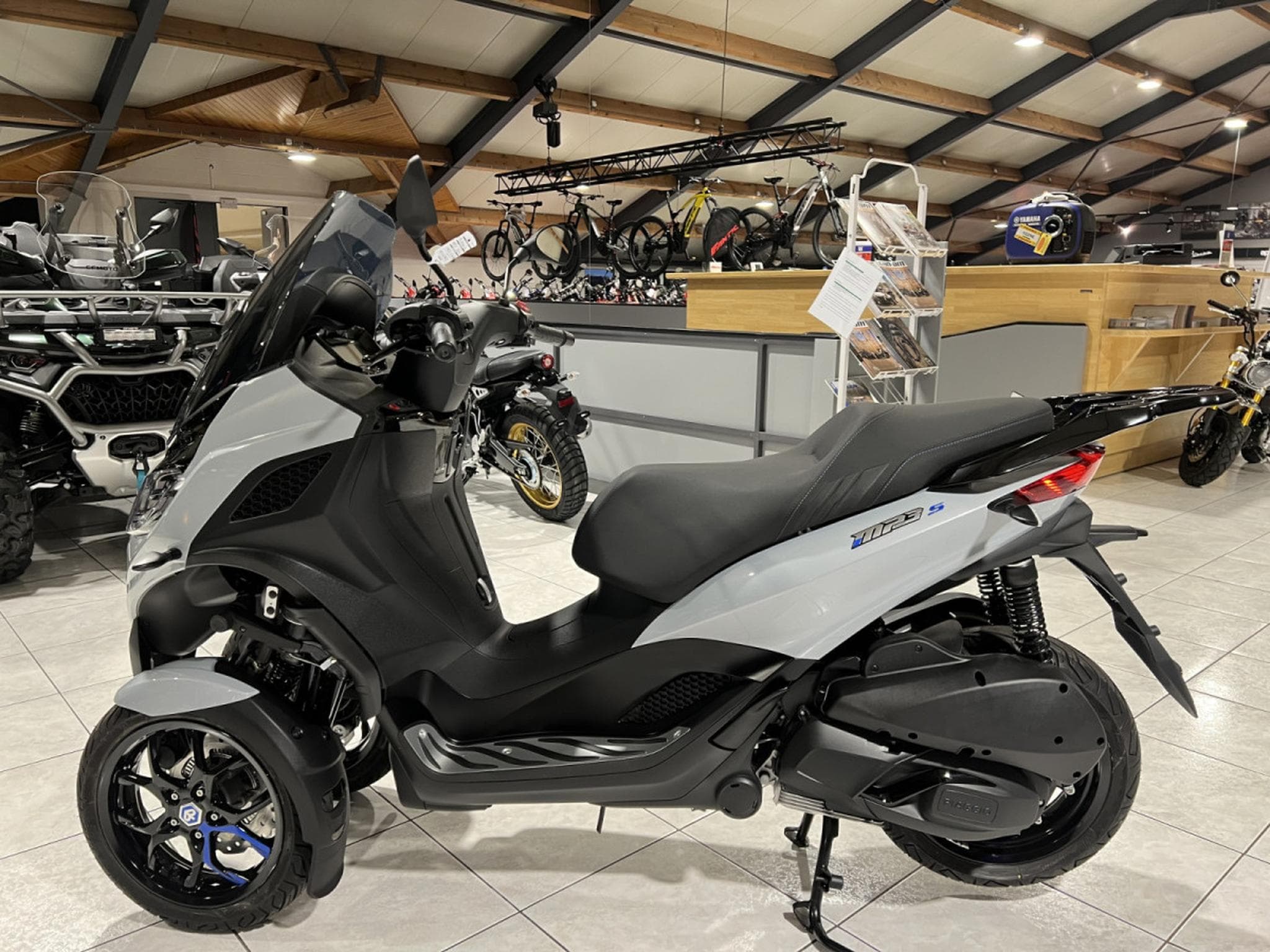 Piaggio MP3 310 SPORT (2026) - Photo 4