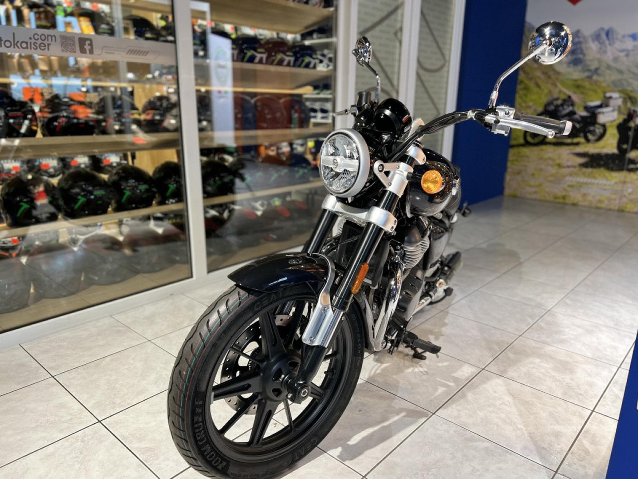 Royal Enfield Meteor Noir Astral (2026) - Photo 2