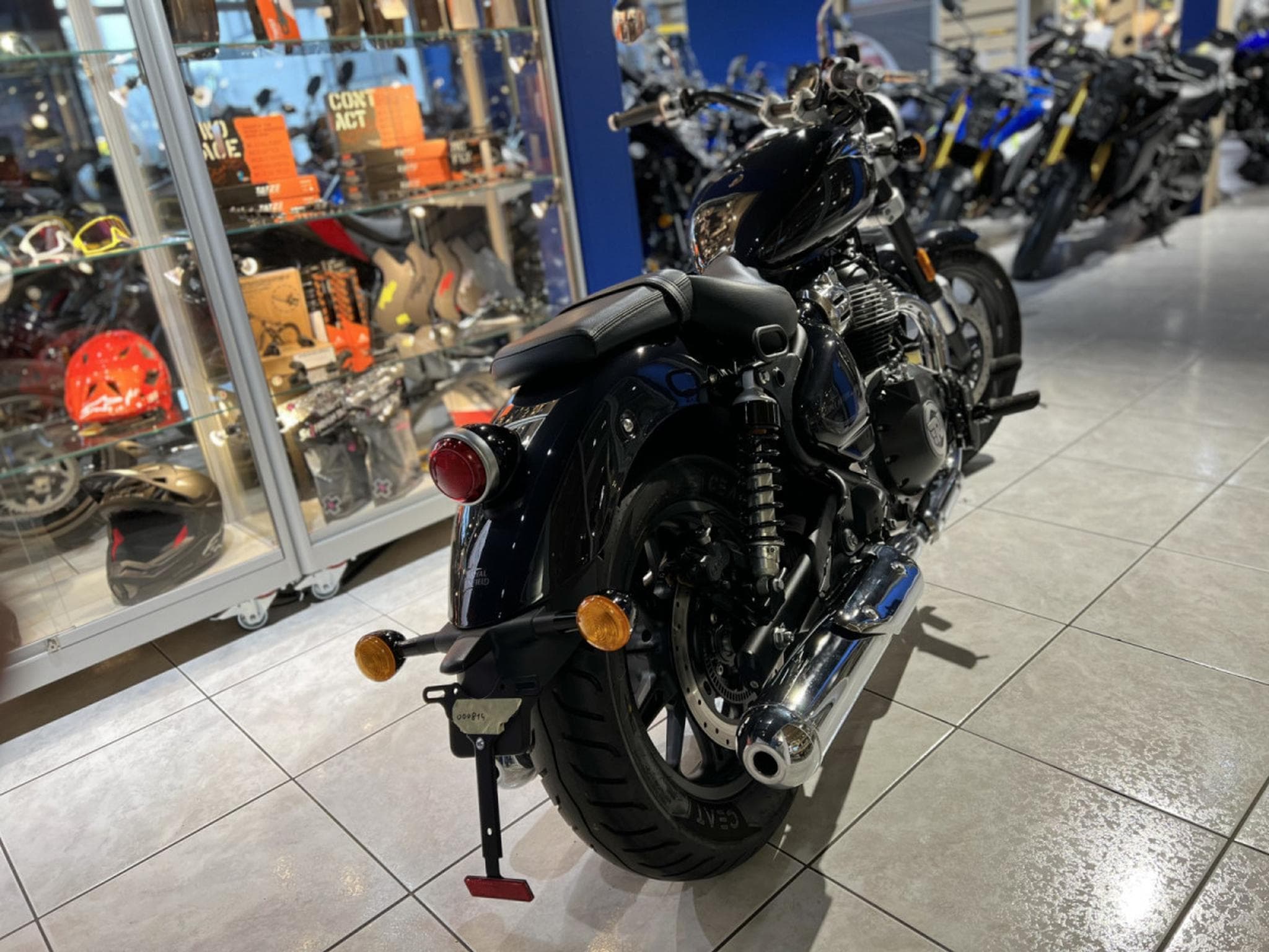 Royal Enfield Meteor Noir Astral (2026) - Photo 3