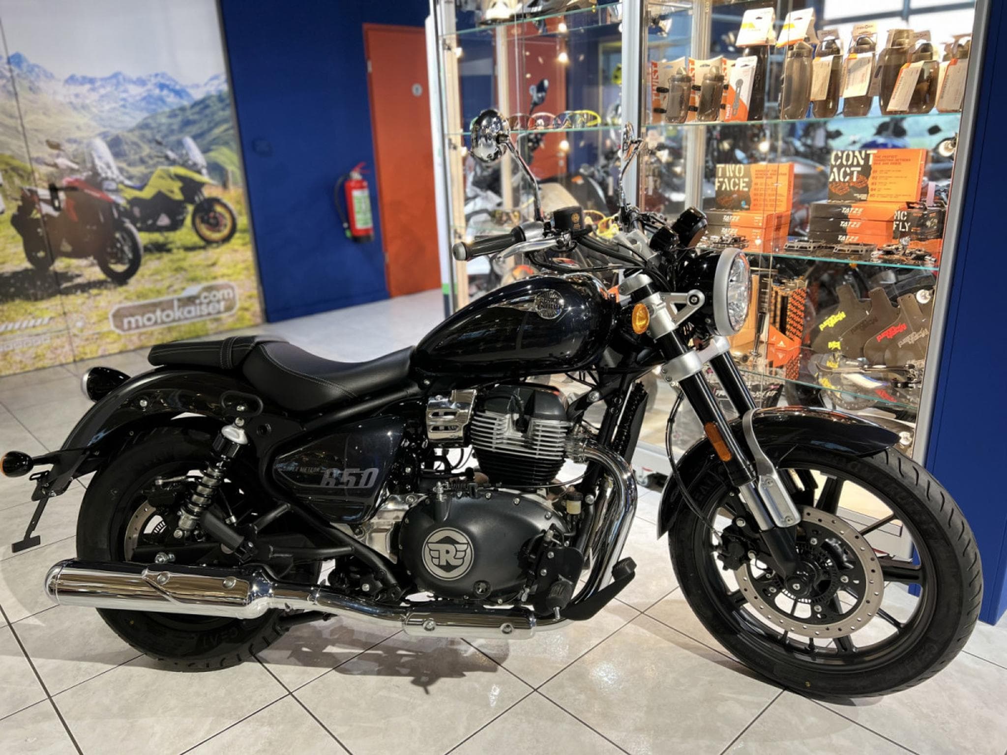 Royal Enfield Meteor Noir Astral (2026) - Photo 1