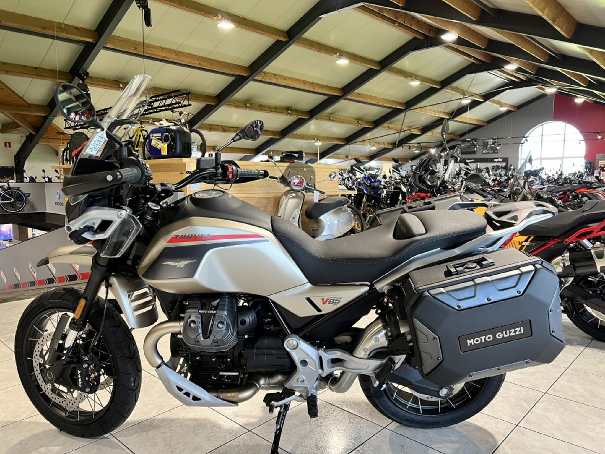Moto Guzzi V85 TT TRAVEL (2026) - Photo 4