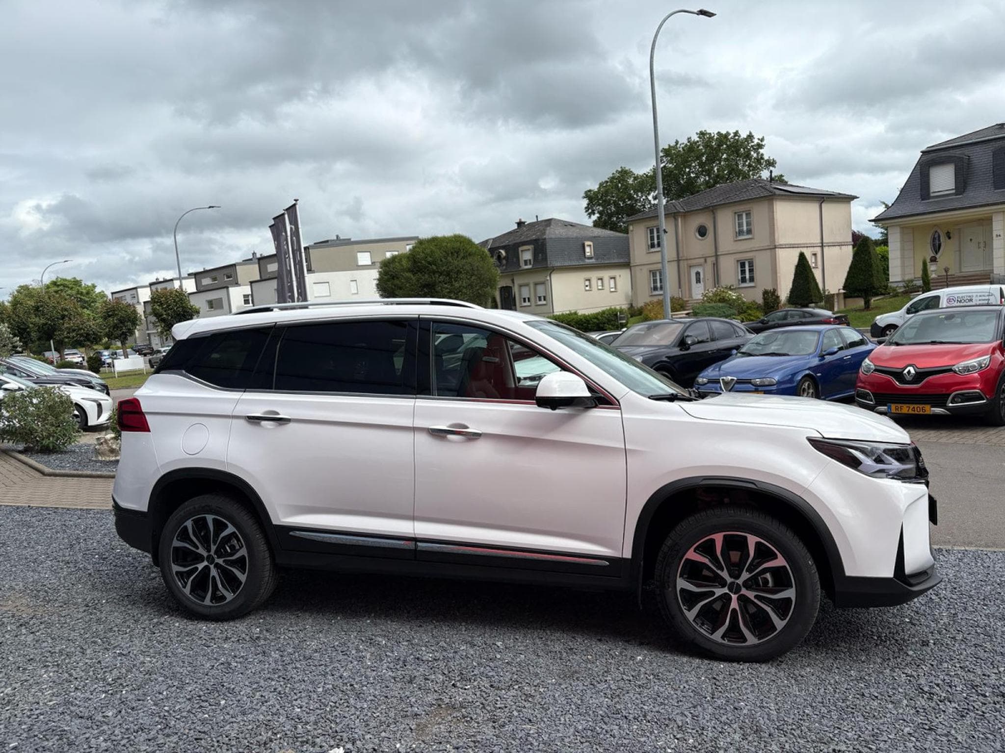 Forthing T5 1.5 TURBO AUTO FULL OPTIONS (2026) - Photo 6