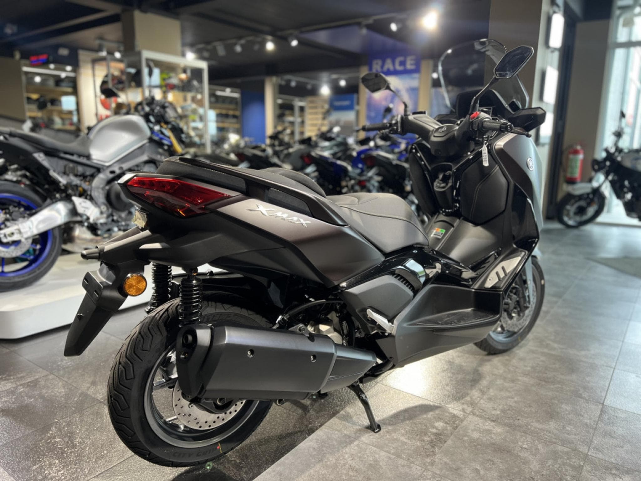 Yamaha X-Max TECH MAX (2026) - Photo 2