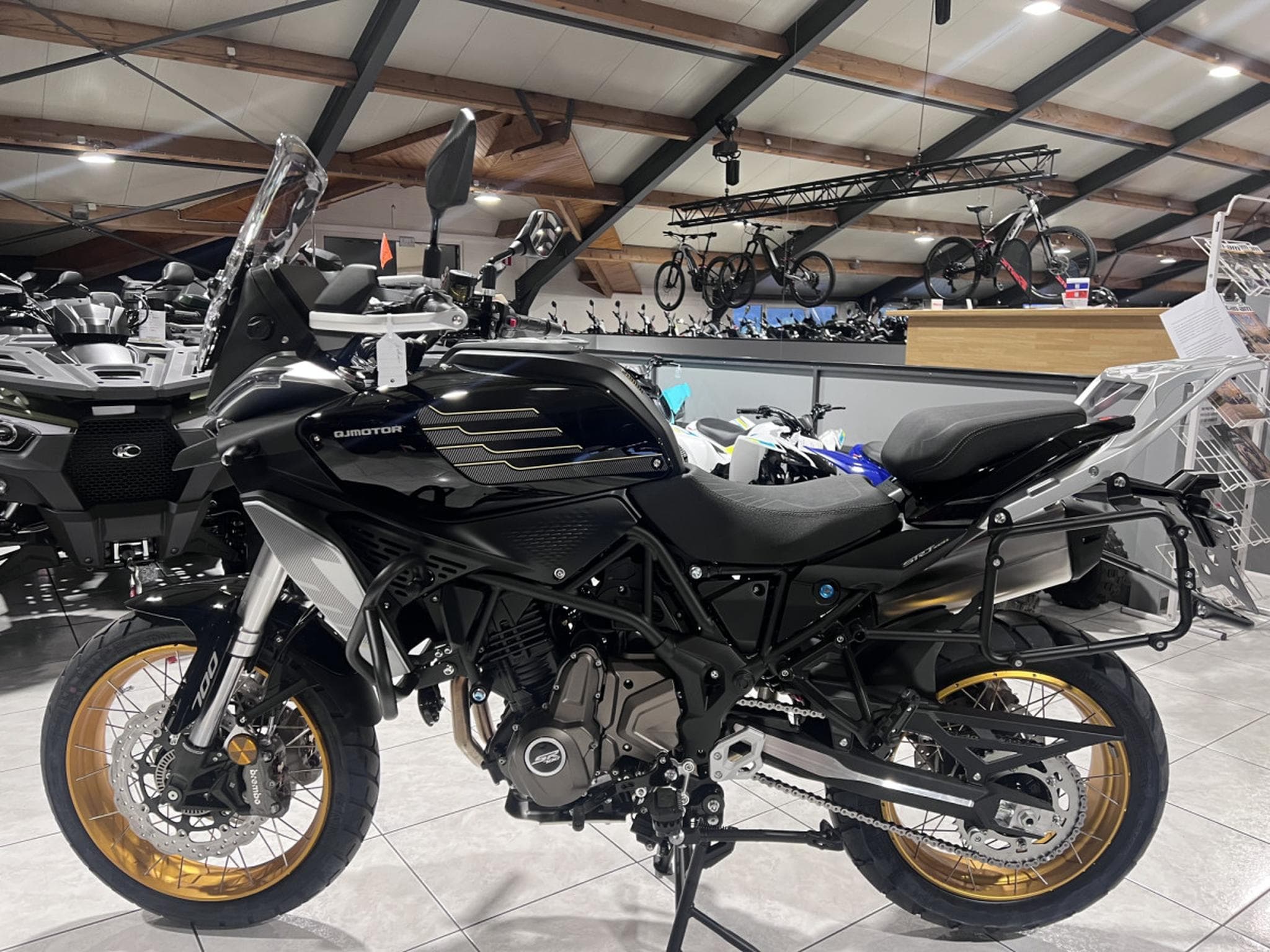 QJmotor SRT 700 SX TOURING (2026) - Photo 4