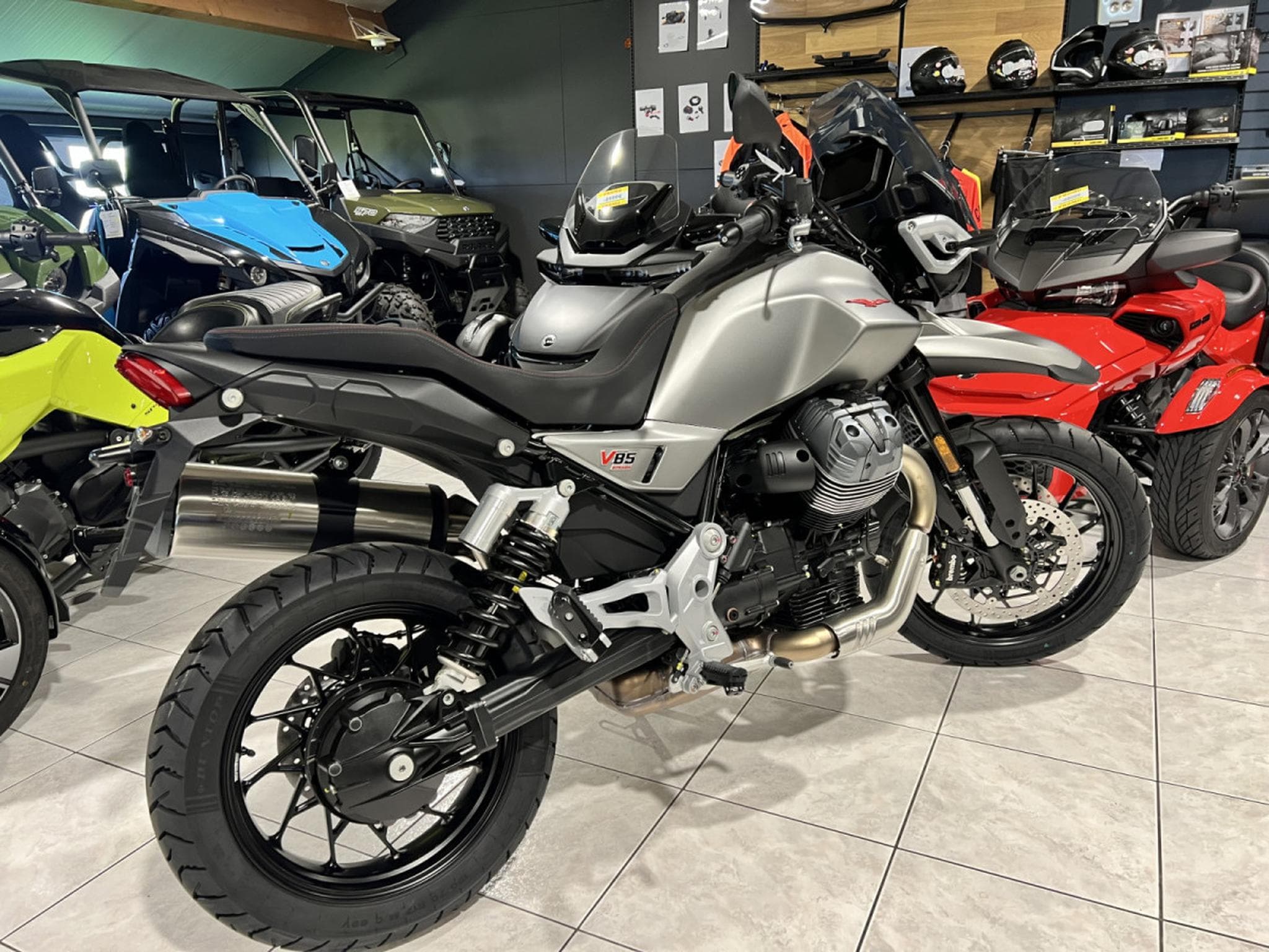 Moto Guzzi V85 TT  Strada (2026) - Photo 3