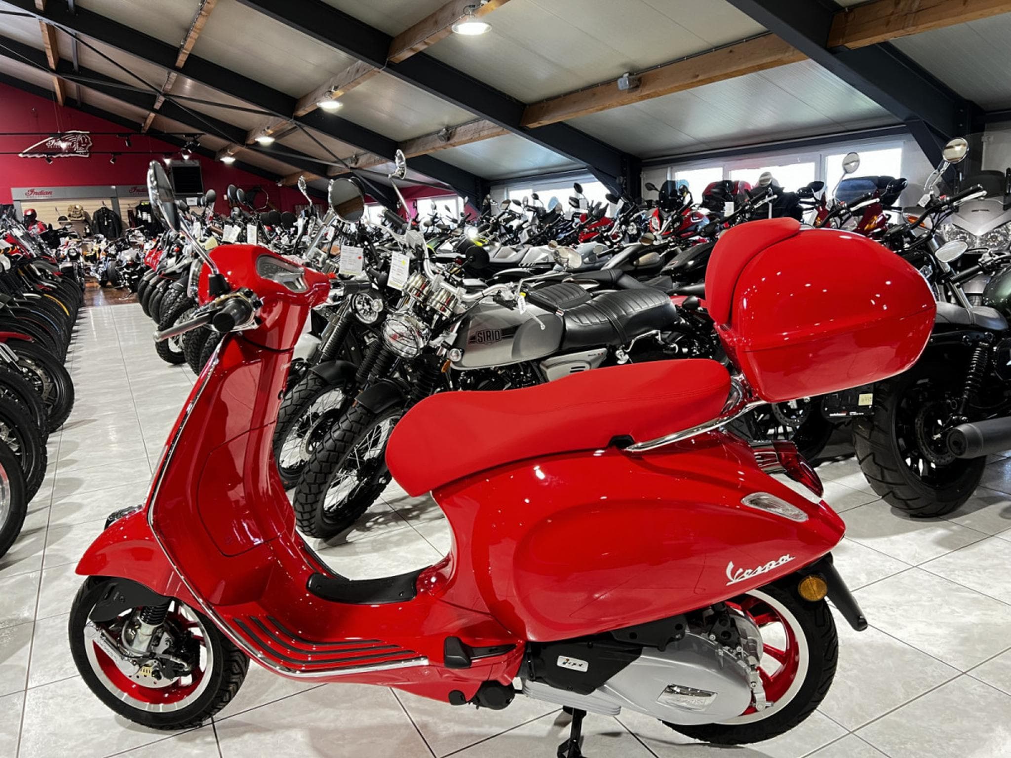 Vespa Primavera RED sans top case (2026) - Photo 4