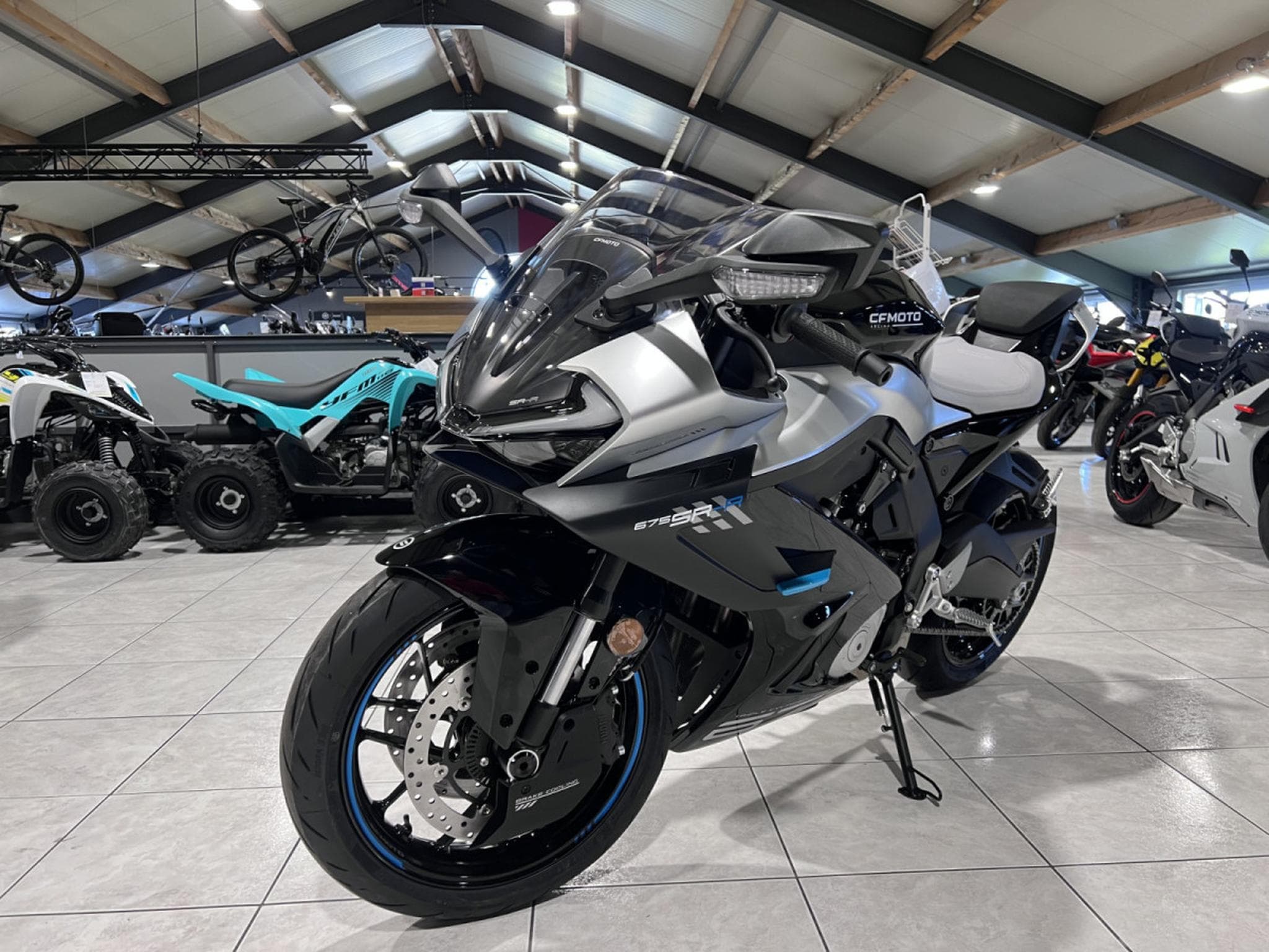 CF Moto 675 SR-R (2026) - Photo 2