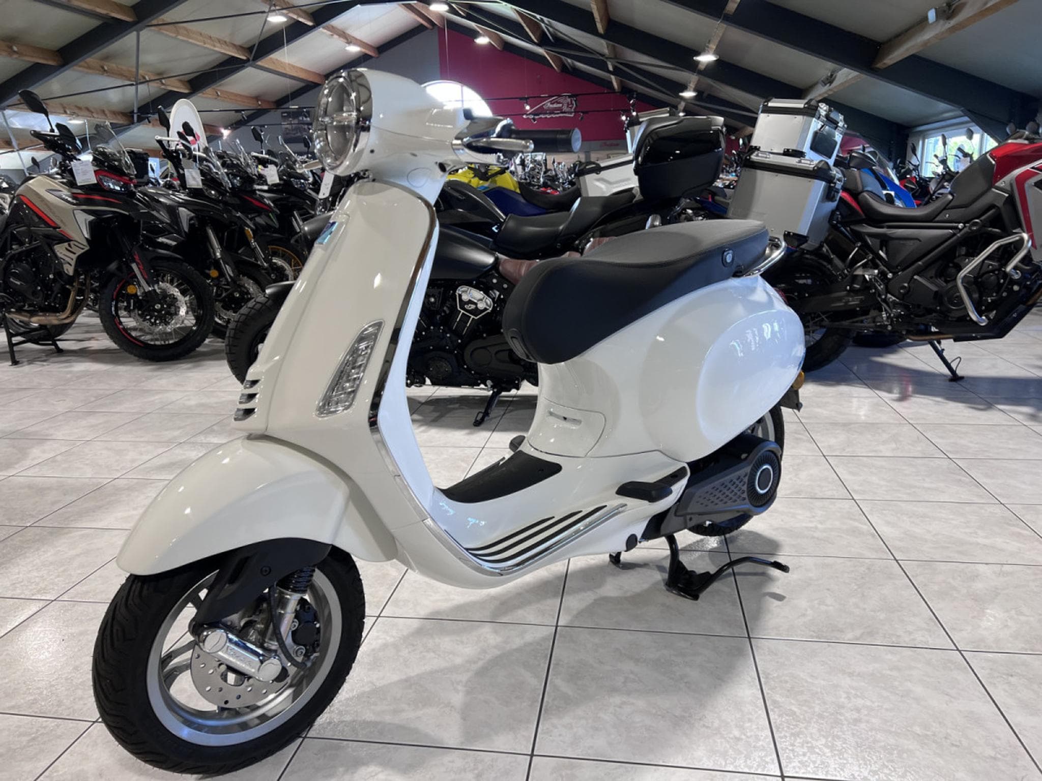 Vespa Elettrica 45 Km/h (2026) - Photo 2
