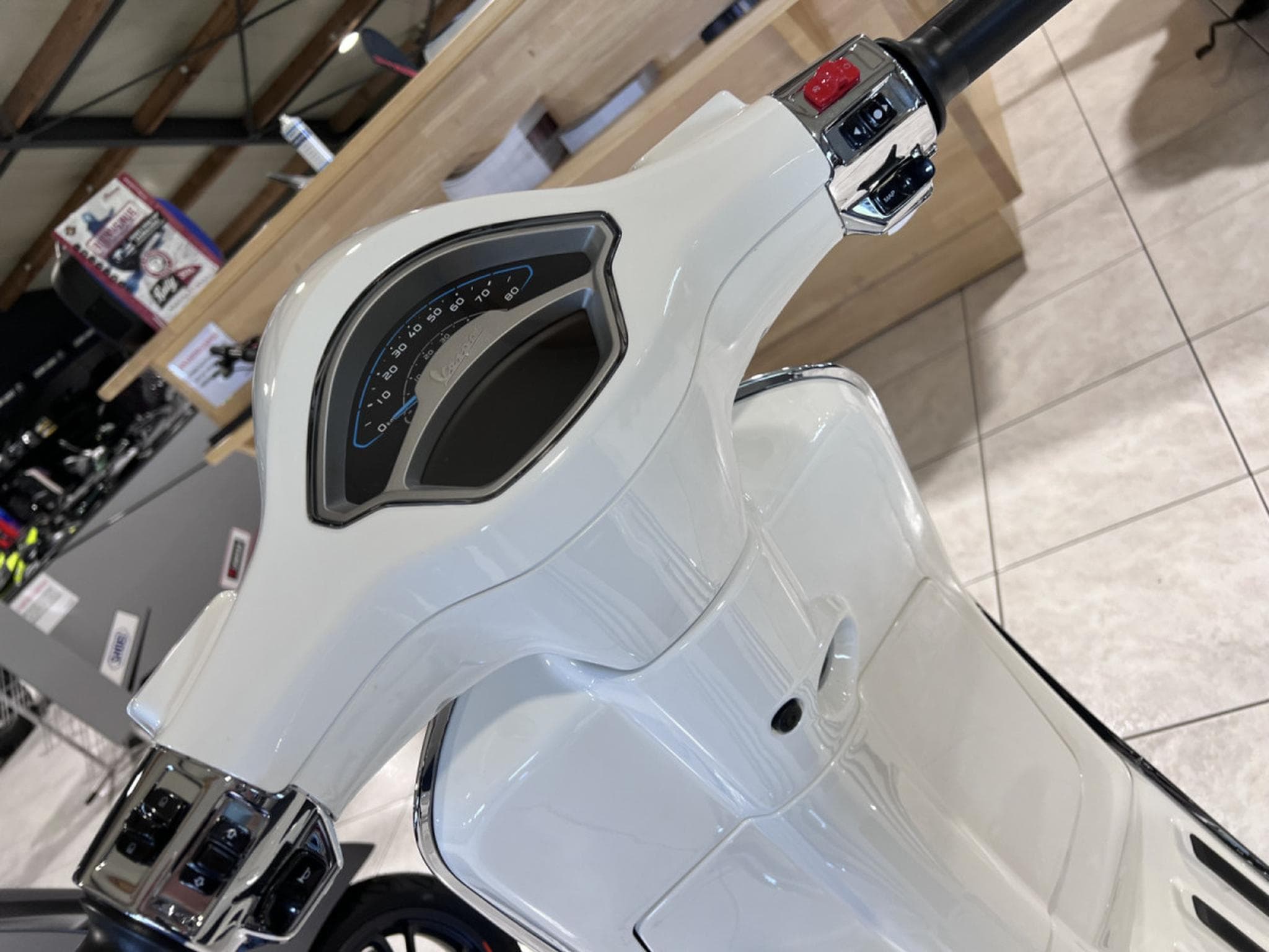 Vespa Elettrica 45 Km/h (2026) - Photo 6