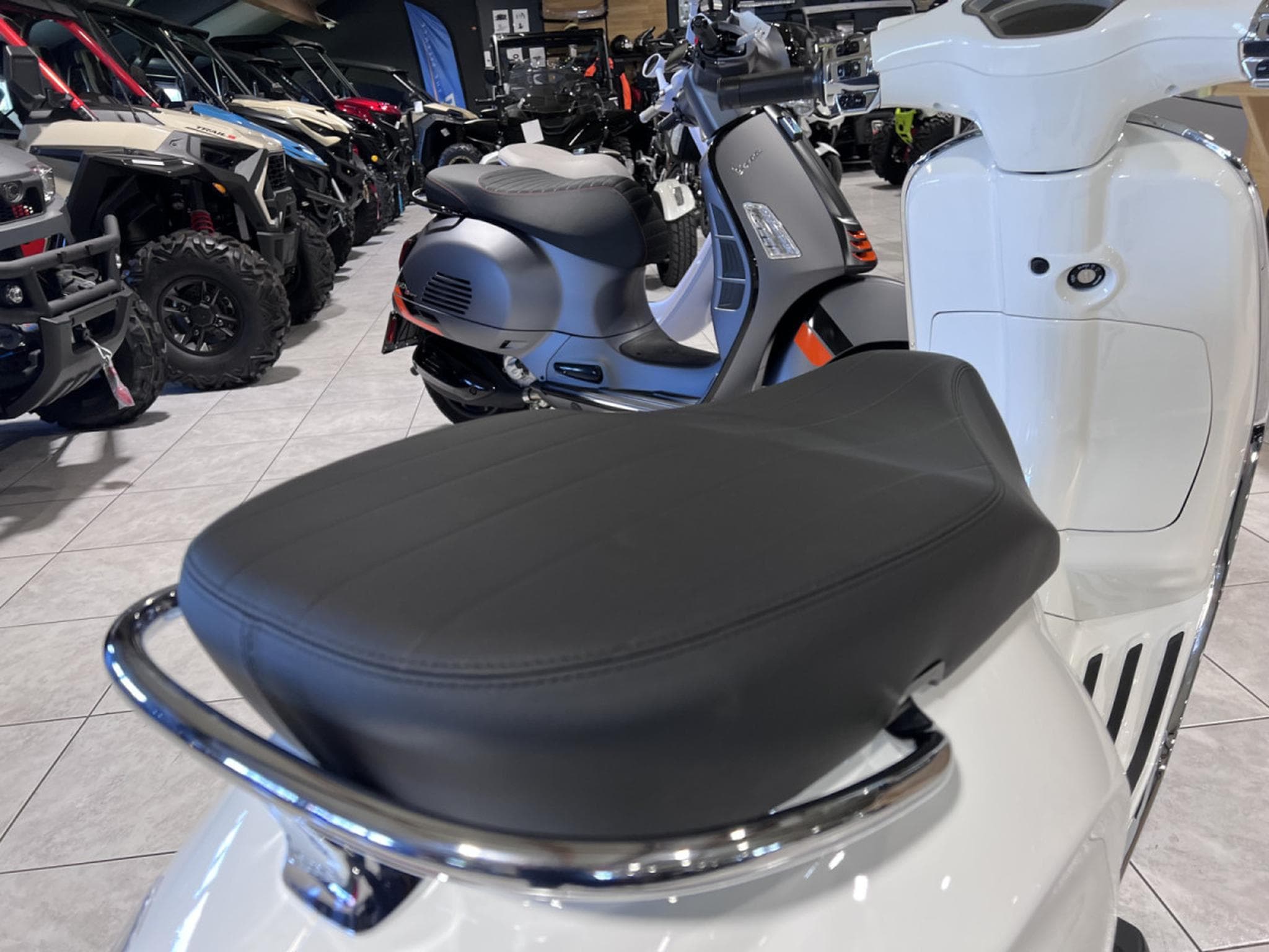 Vespa Elettrica 45 Km/h (2026) - Photo 5