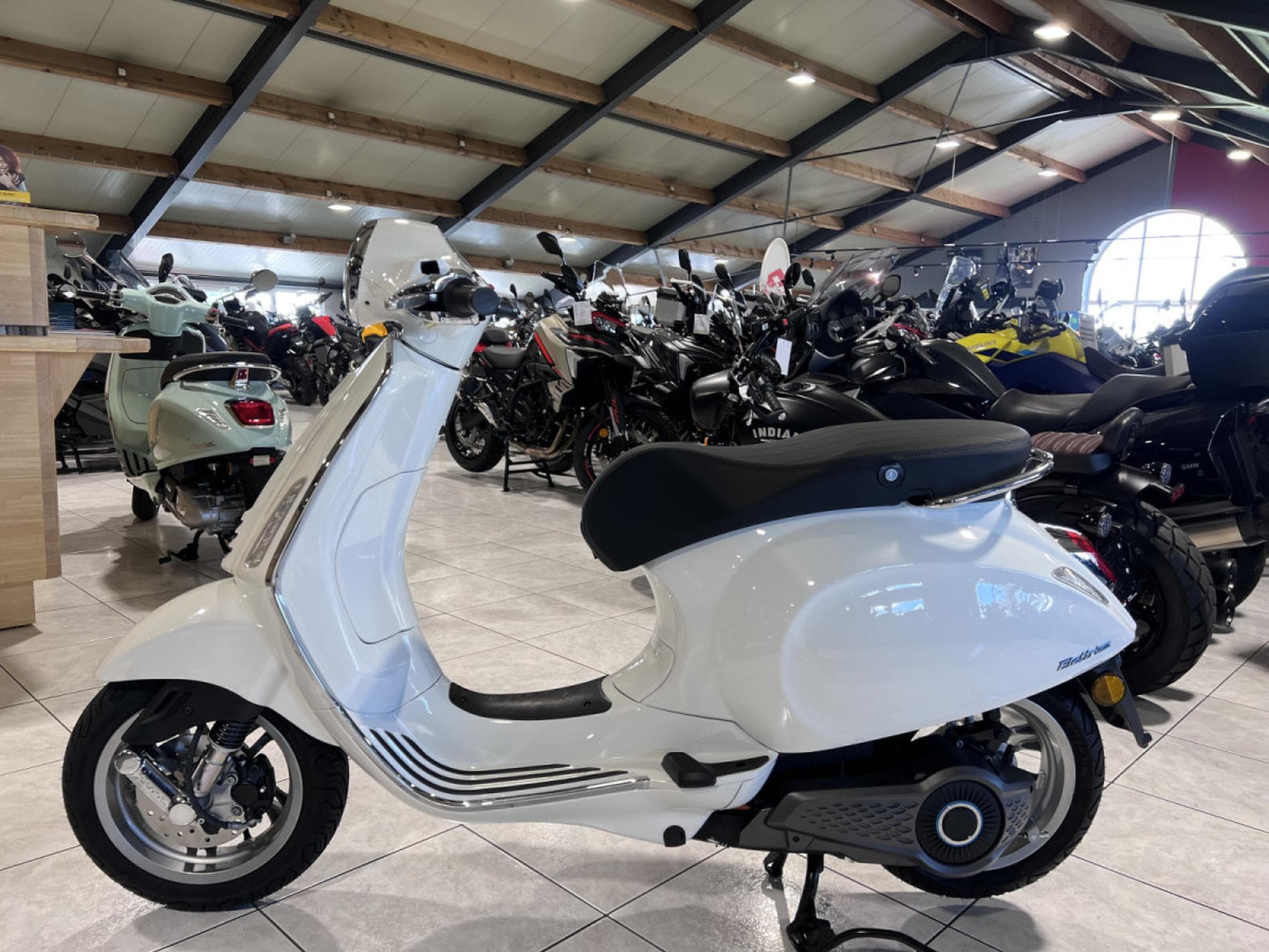 Vespa Elettrica 45 Km/h (2026) - Photo 4