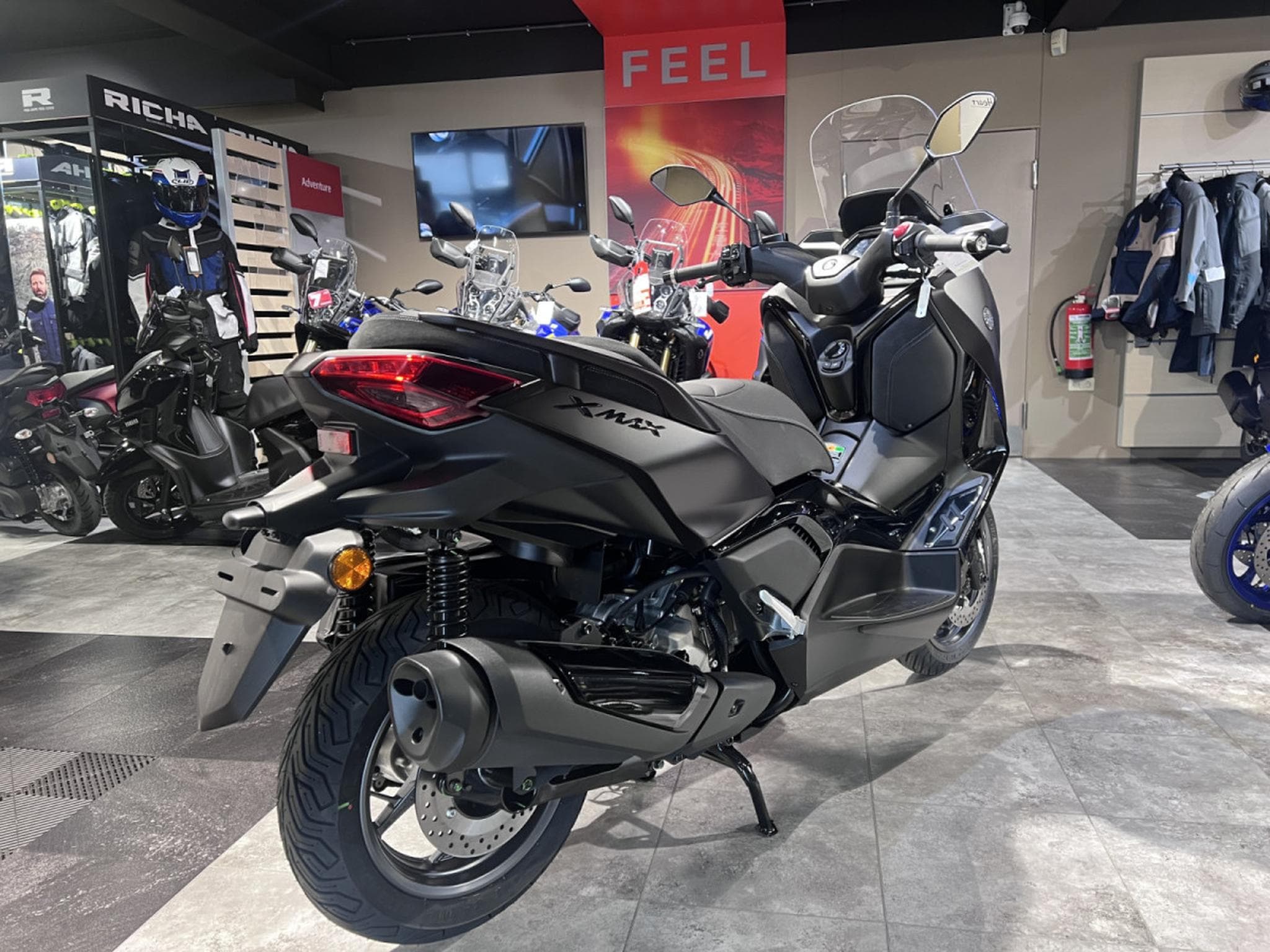 Yamaha X-Max TECH MAX + (2026) - Photo 3